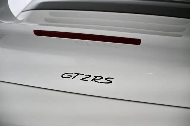 Porsche 911 view 13