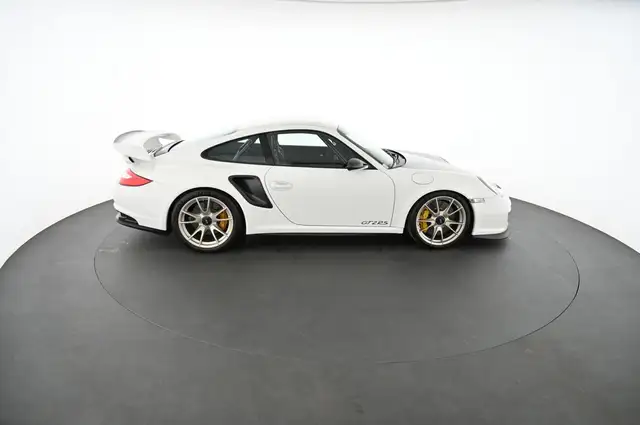 Porsche 911 view 6