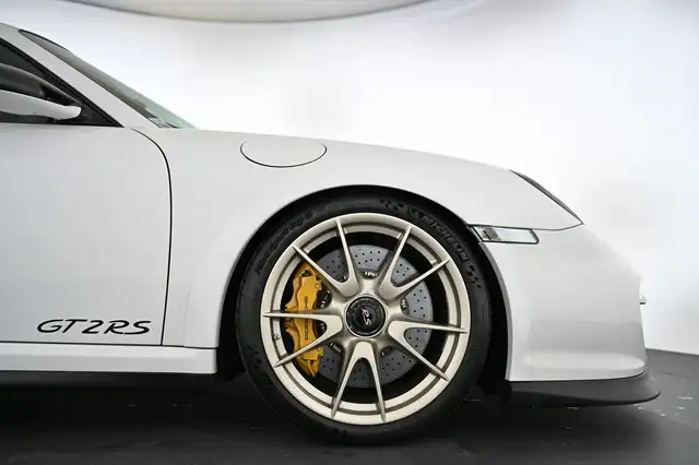 Porsche 911 view 17