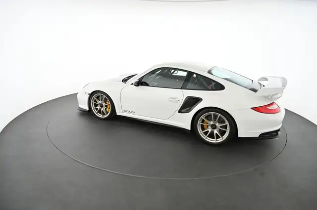 Porsche 911 view 7