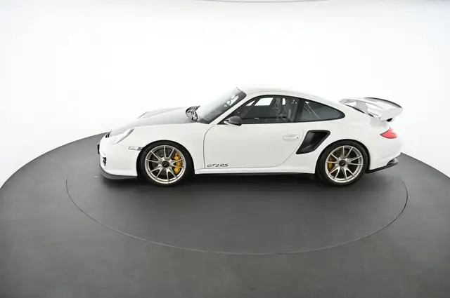 Porsche 911 view 5