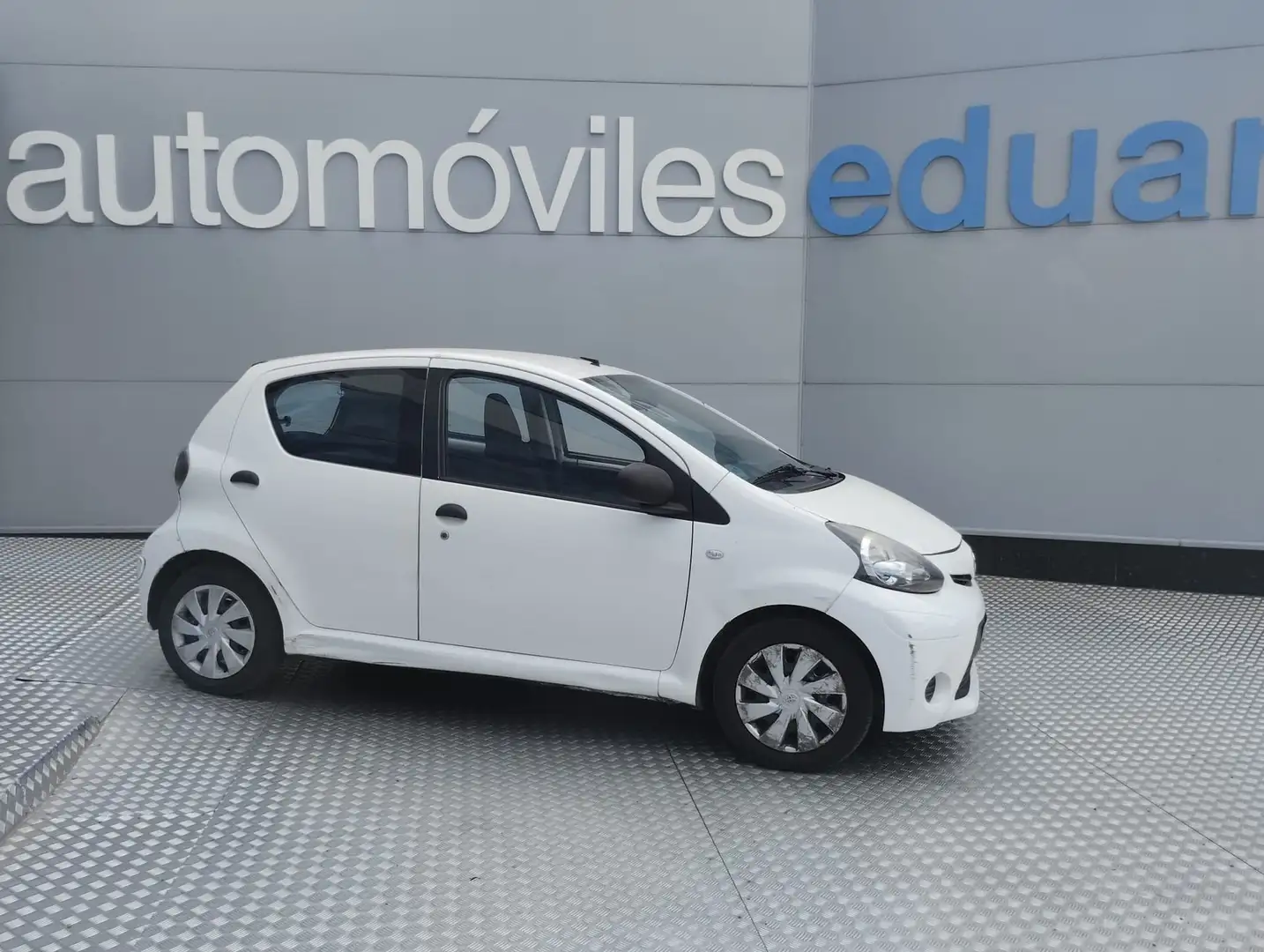 Toyota Aygo 70 City Blanc - 1