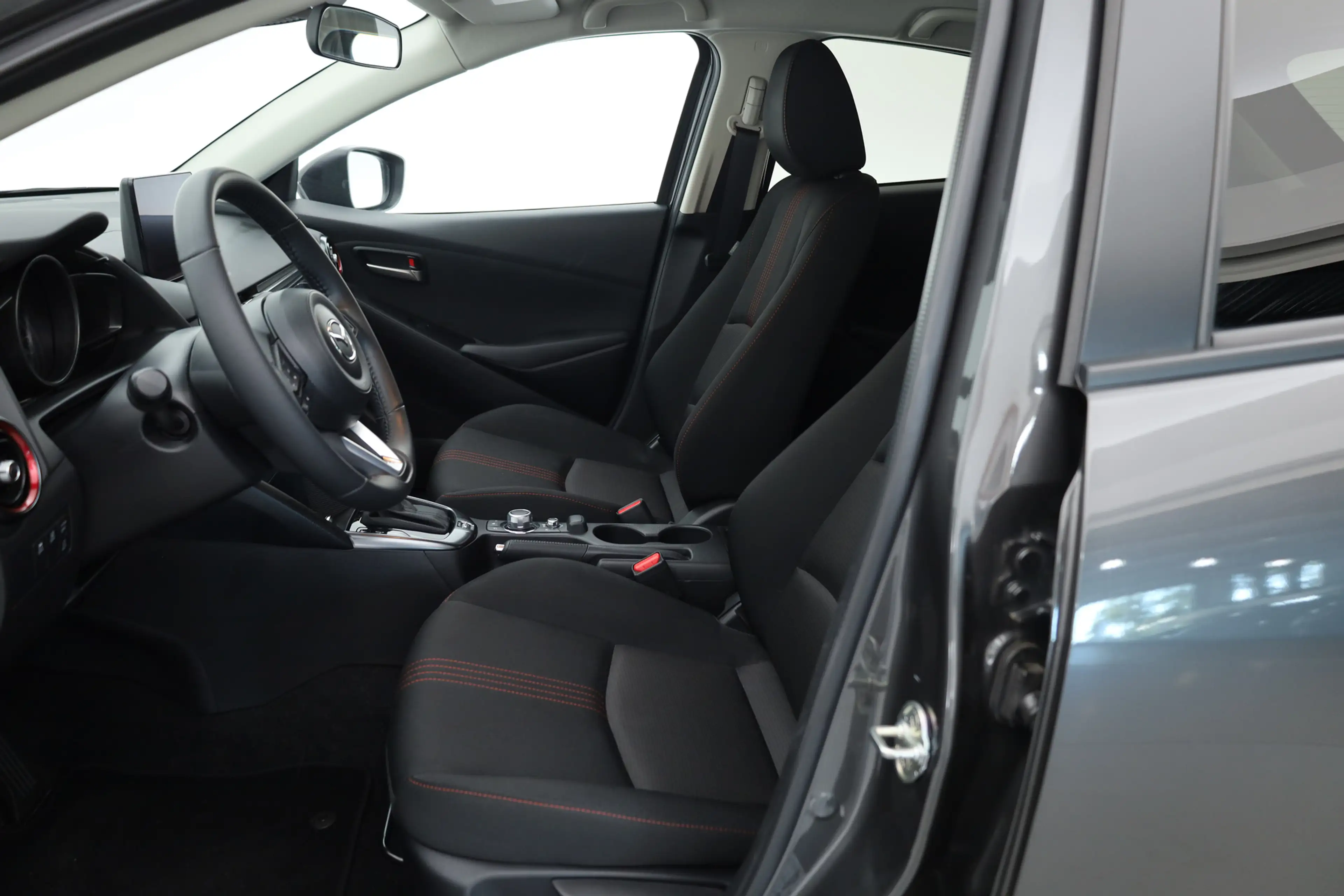 Mazda 2 1.5 SkyActiv-G 90 Homura | Rijklaar! | Navi by App — photo 3
