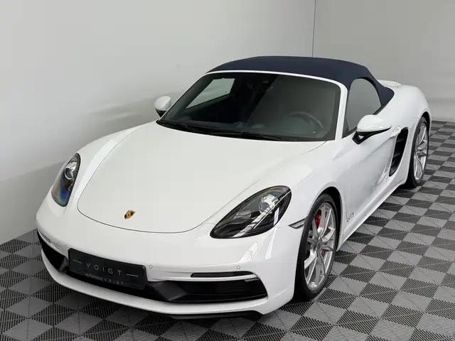 Porsche Boxster view 4