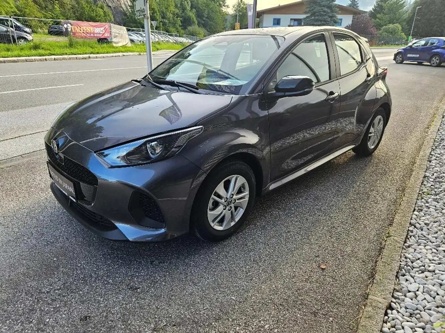 Mazda 2 Mazda2 Hybrid Centre Line Aut. Grau - 2