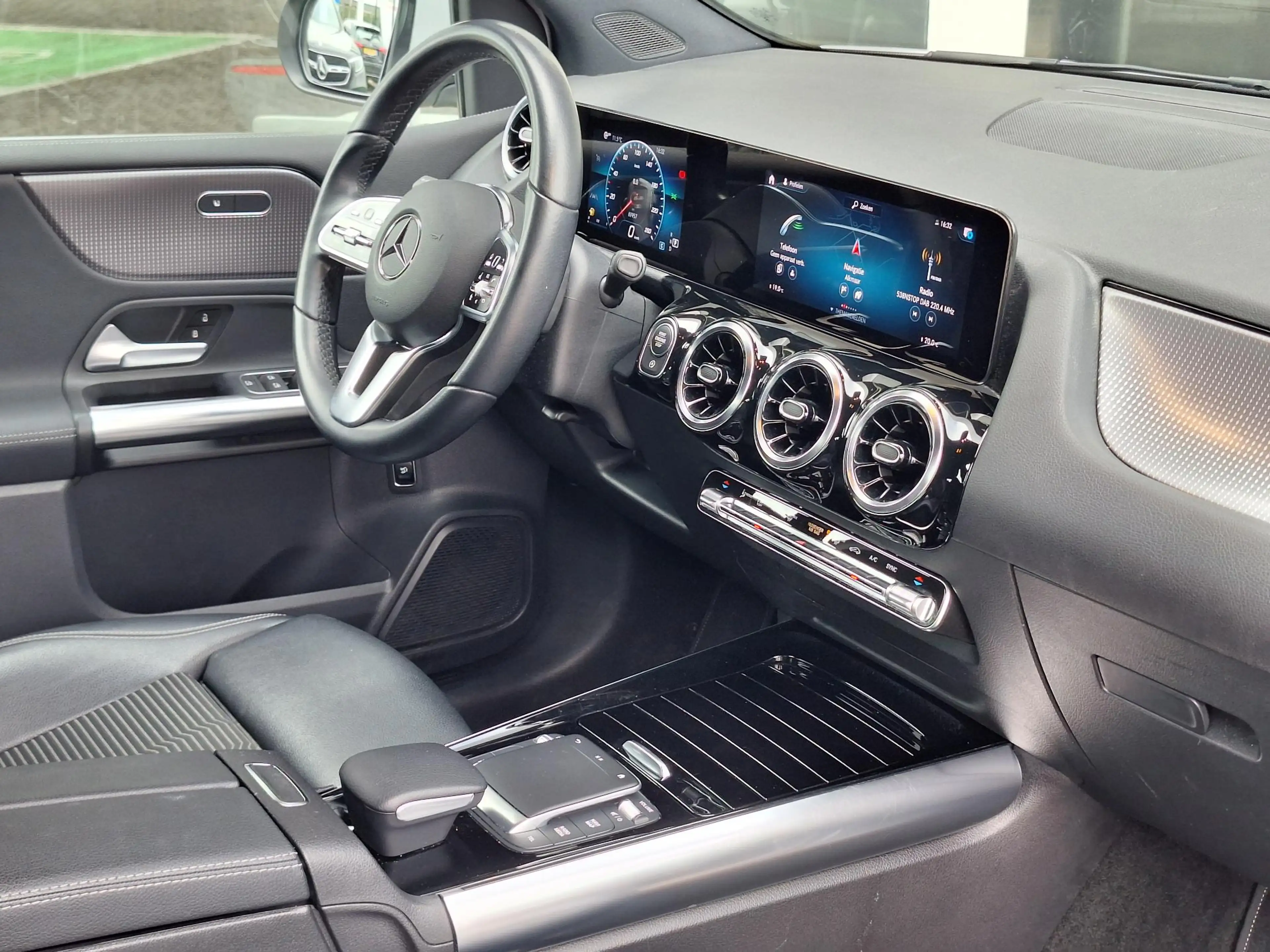 Mercedes-Benz B 200 Luxury Line | Trekhaak | Achteruitrijcamera | Stoe — photo 9