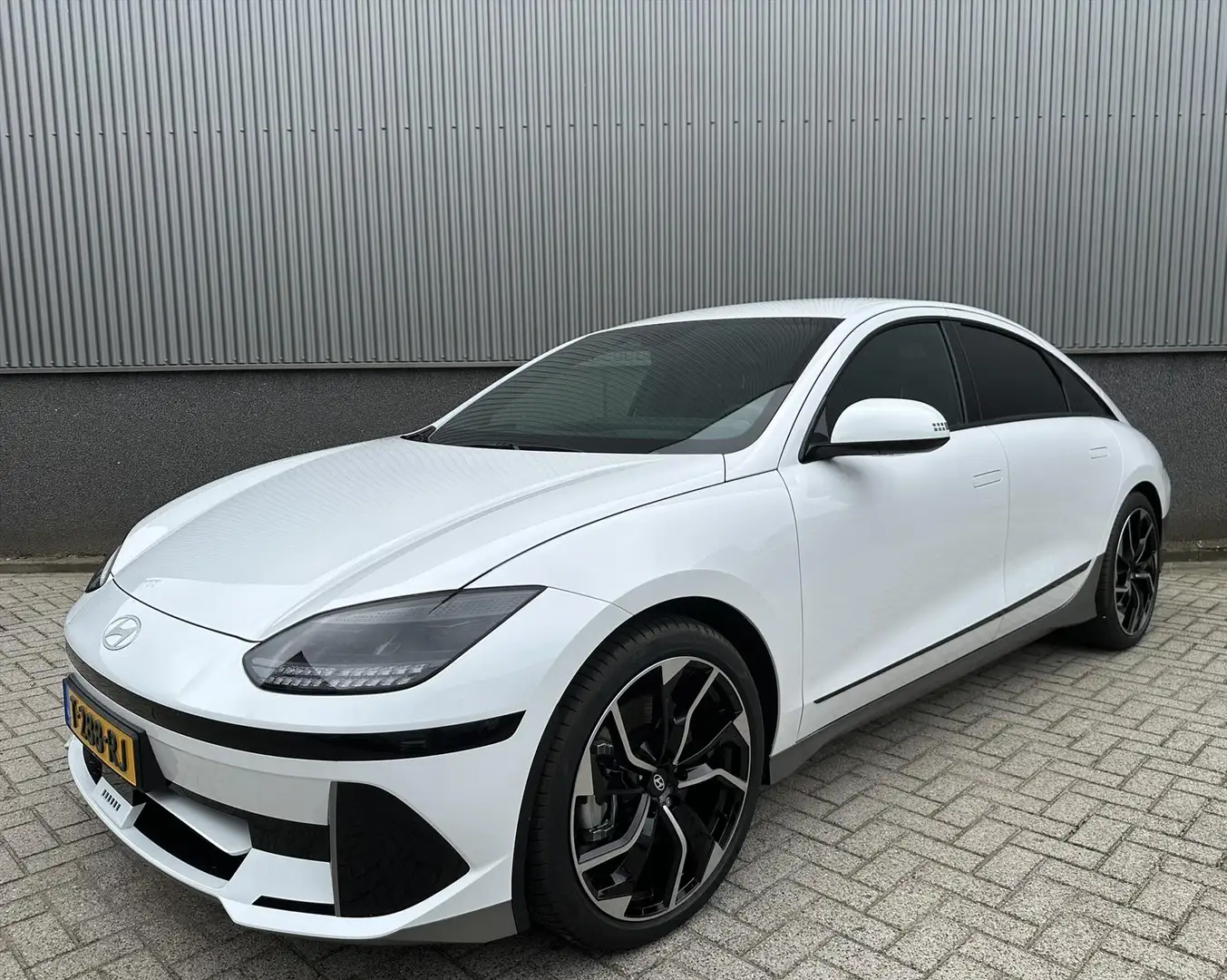 Hyundai IONIQ 6 77,4 kWh 229pk RWD Connect | Launch Pack | 800V ul Wit - 2