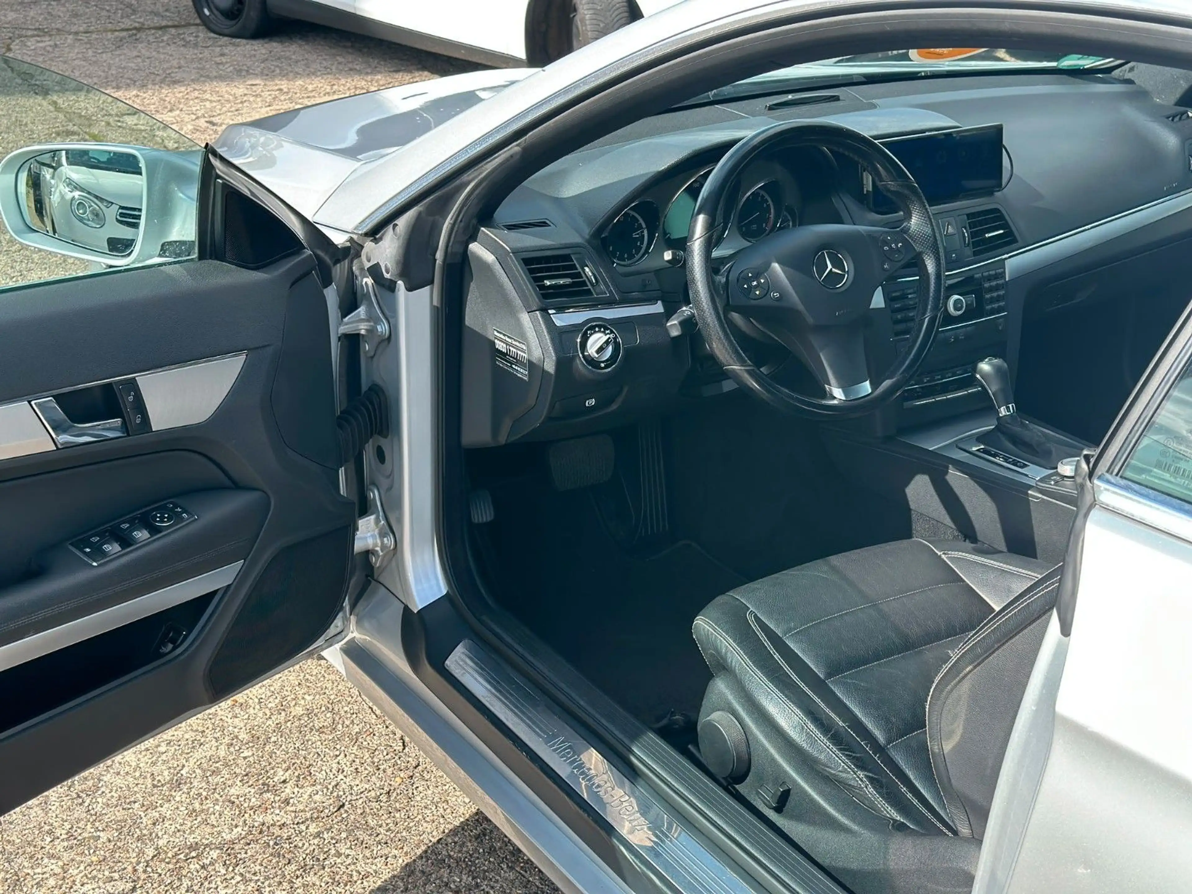 Mercedes-Benz E 350 E*350*Coupe*CGI*BlueEfficiency*CARPLAY*PDC*AUT* — photo 7