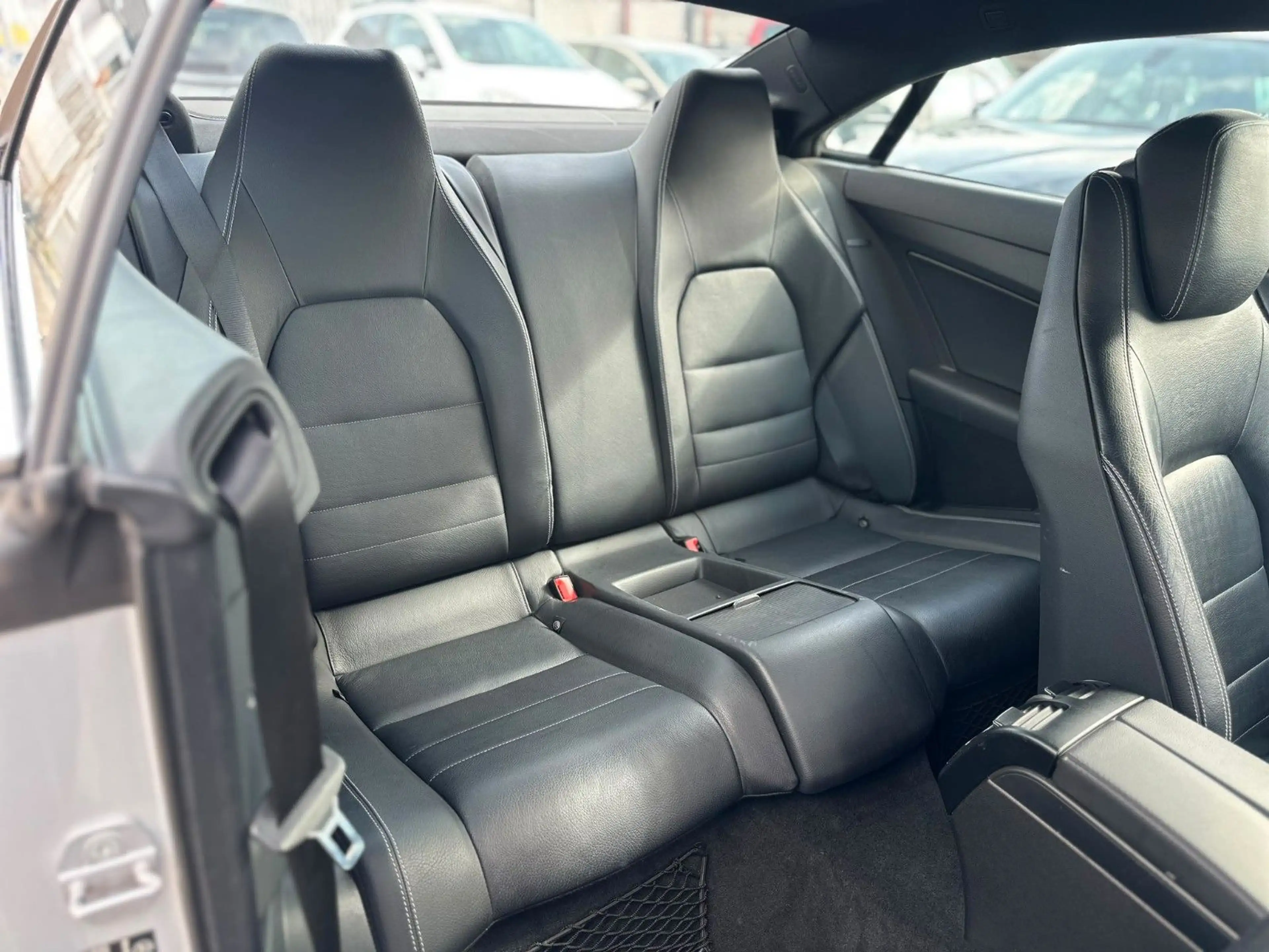 Mercedes-Benz E 350 E*350*Coupe*CGI*BlueEfficiency*CARPLAY*PDC*AUT* — photo 13
