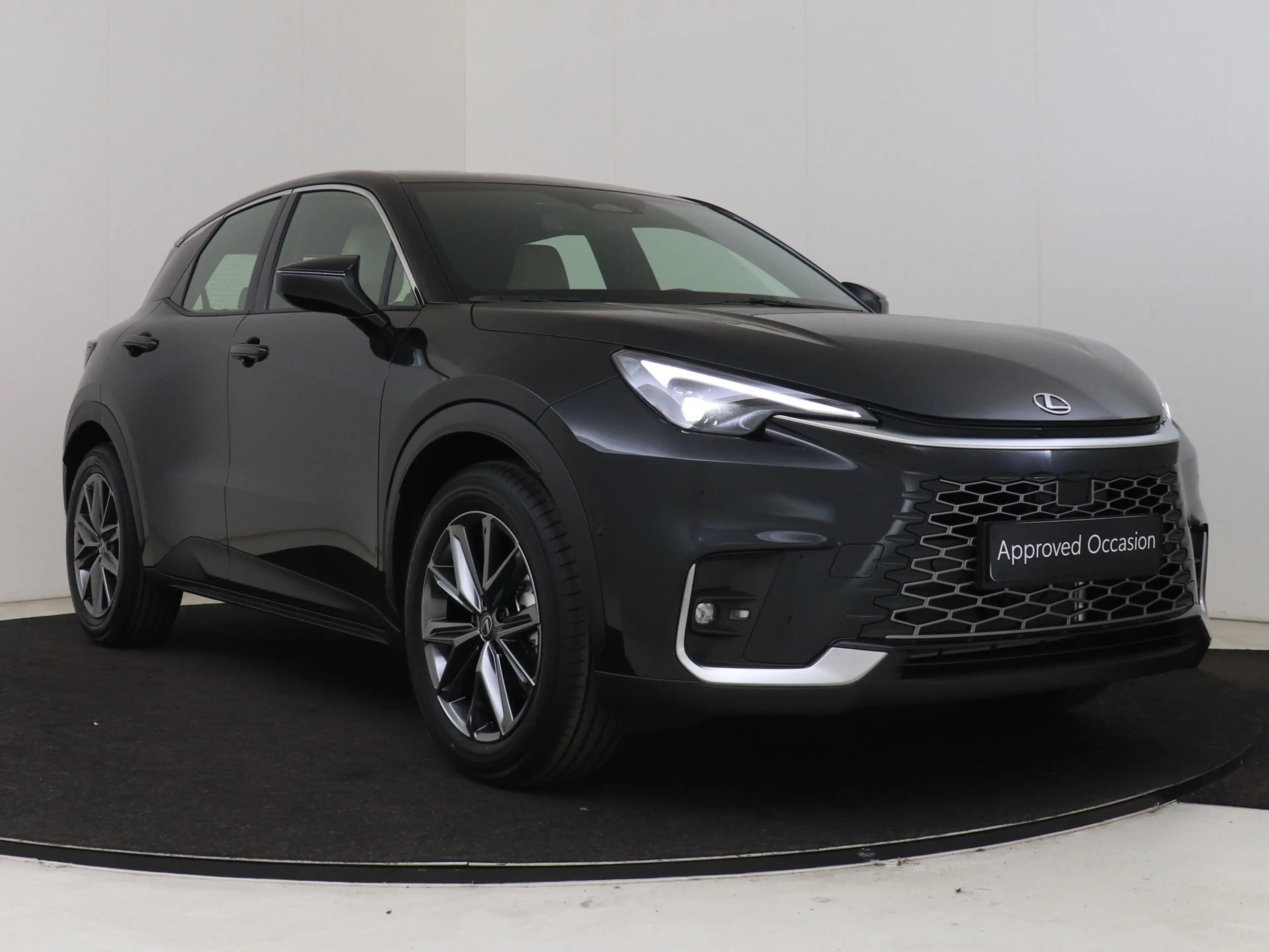 Lexus LBX Elegant 2WD Advanced Pack | 360 Camera | HUD — photo 15