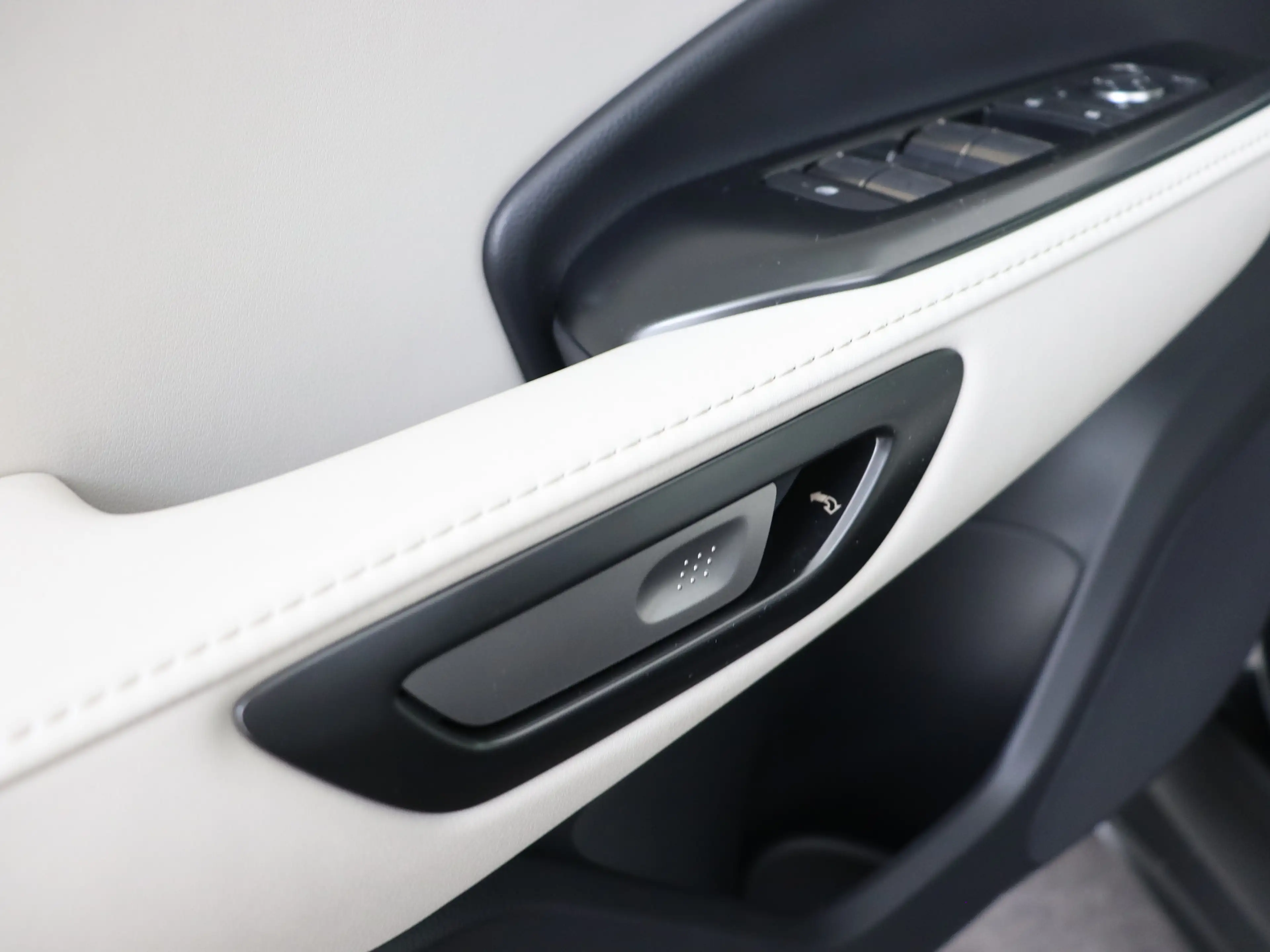 Lexus LBX Elegant 2WD Advanced Pack | 360 Camera | HUD — photo 10