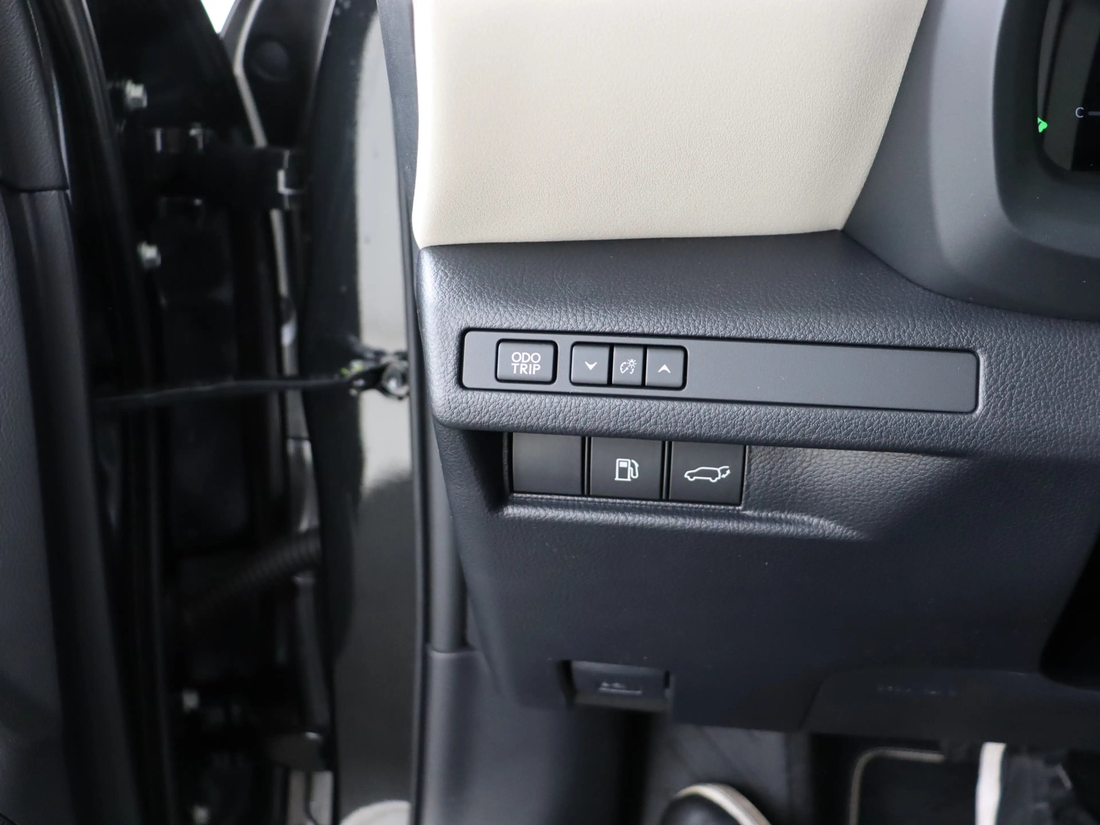 Lexus LBX Elegant 2WD Advanced Pack | 360 Camera | HUD — photo 12