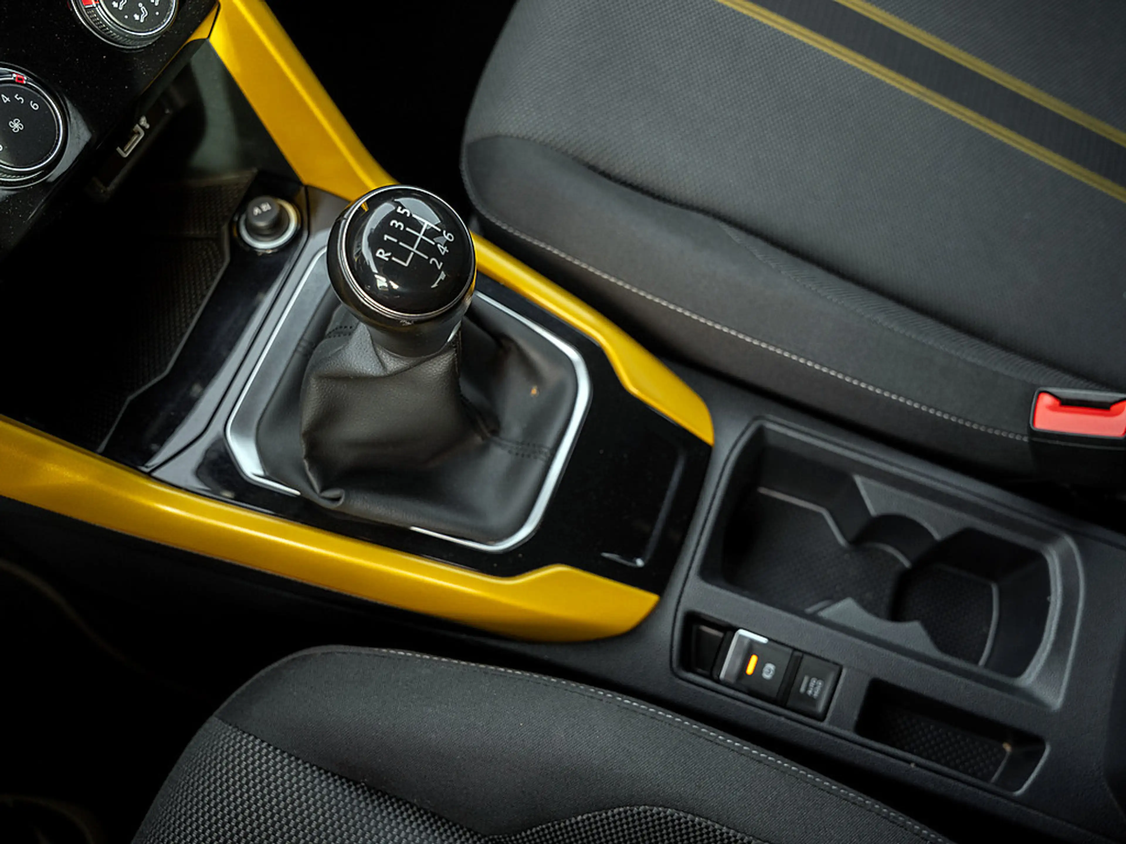 Volkswagen T-Roc 1.0 TSI Style KLIMA SHZ PDC — photo 10