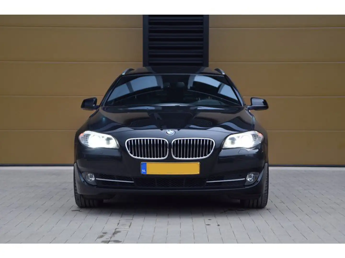 BMW 520 i High Executive Zwart - 2