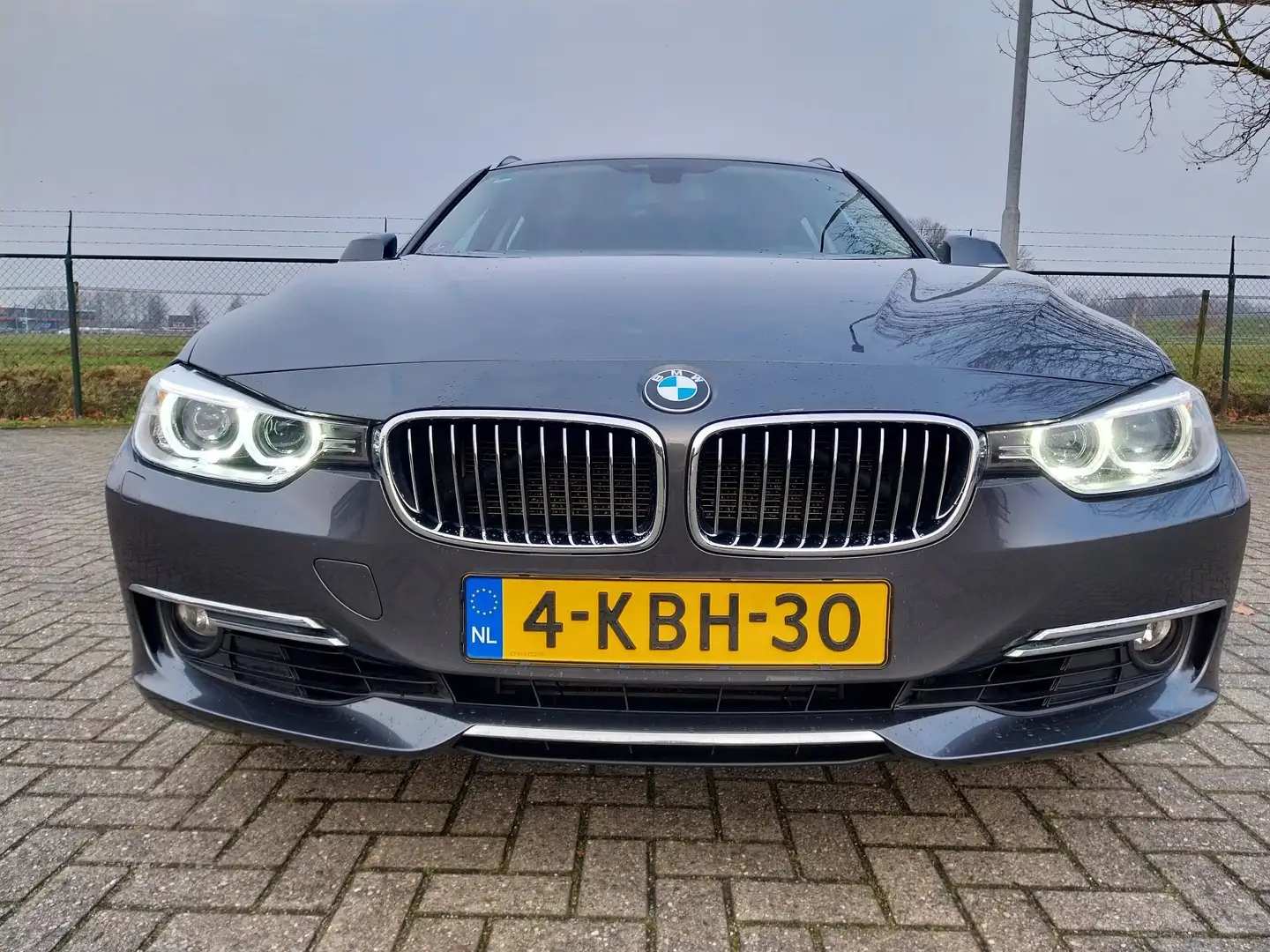 BMW 320 320i Touring Aut. Luxury Line - 1