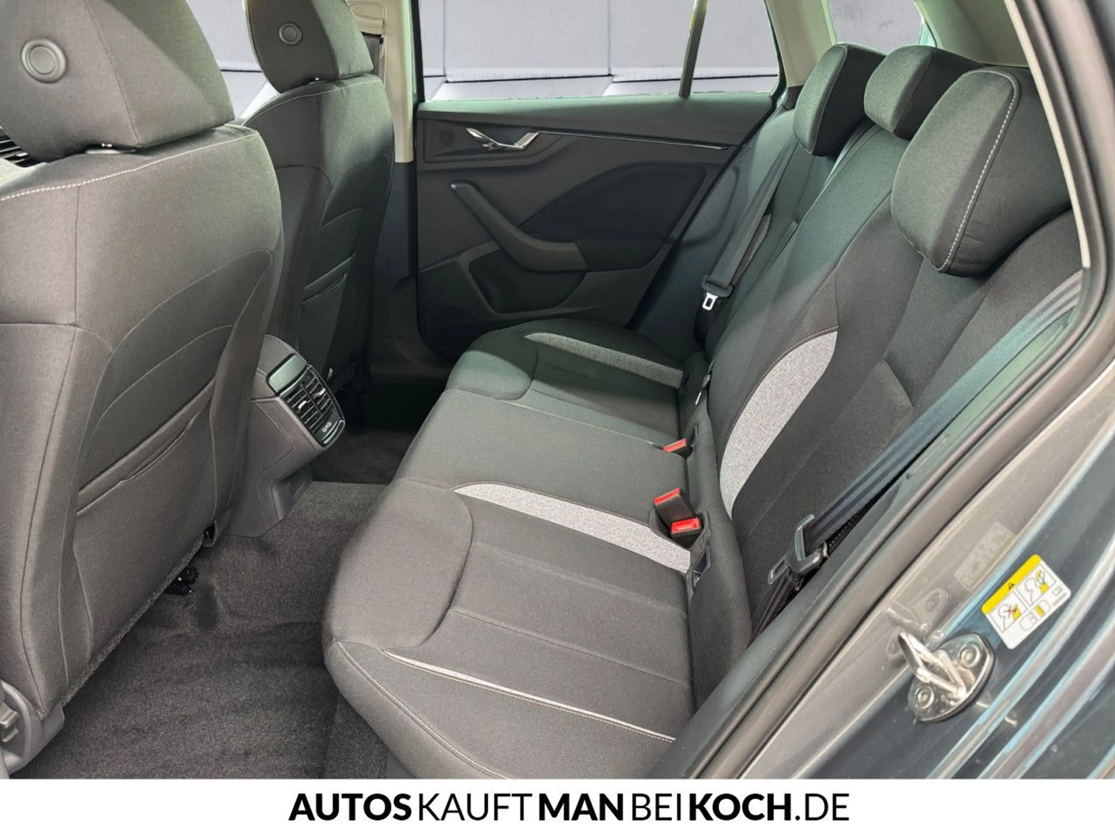 Skoda Kamiq 1.0 TSI DSG Selection Extra LED KAM AHK SHZ — photo 8