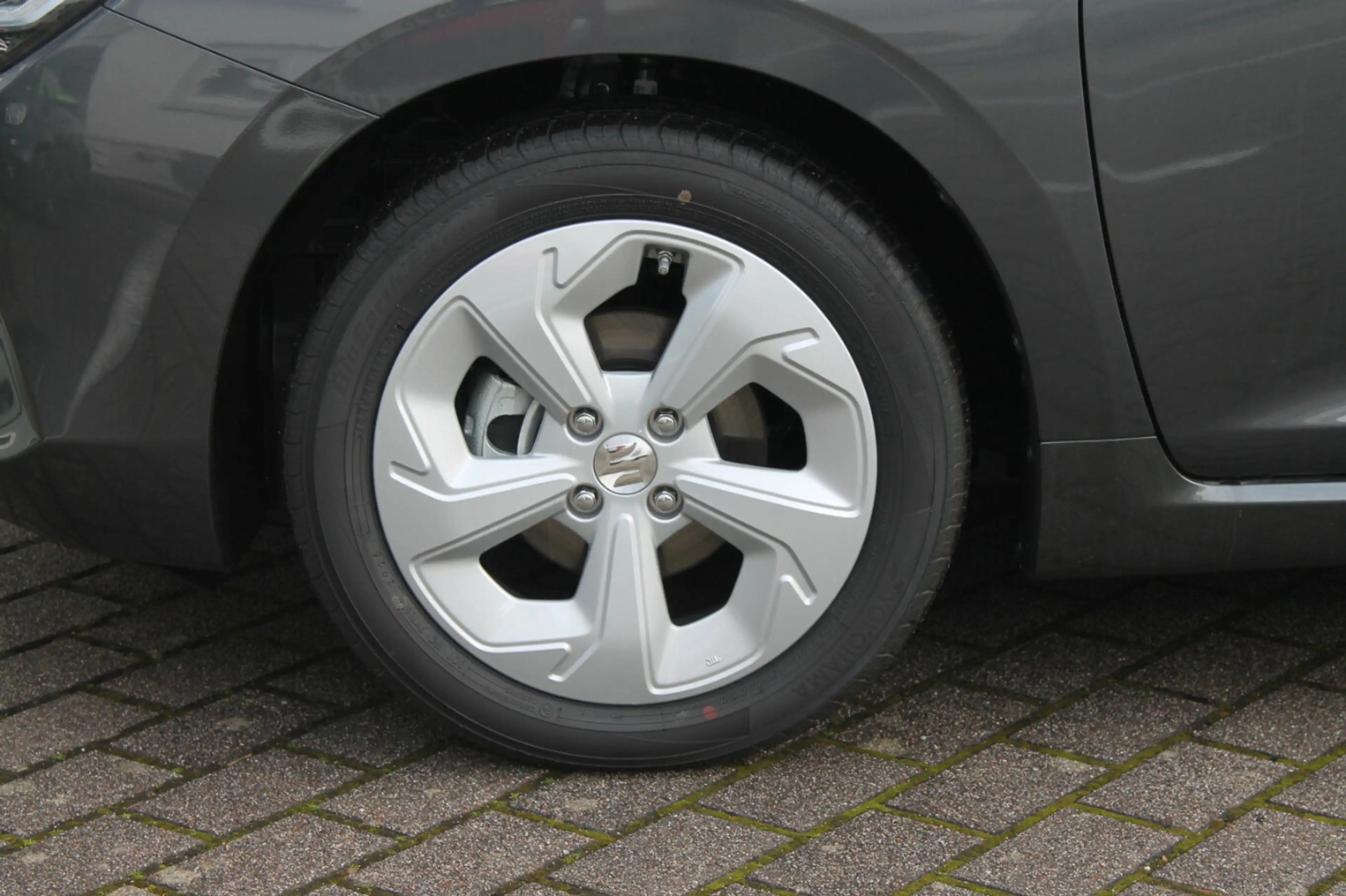 Suzuki Swift 1.2 Comfort Hybrid — photo 4