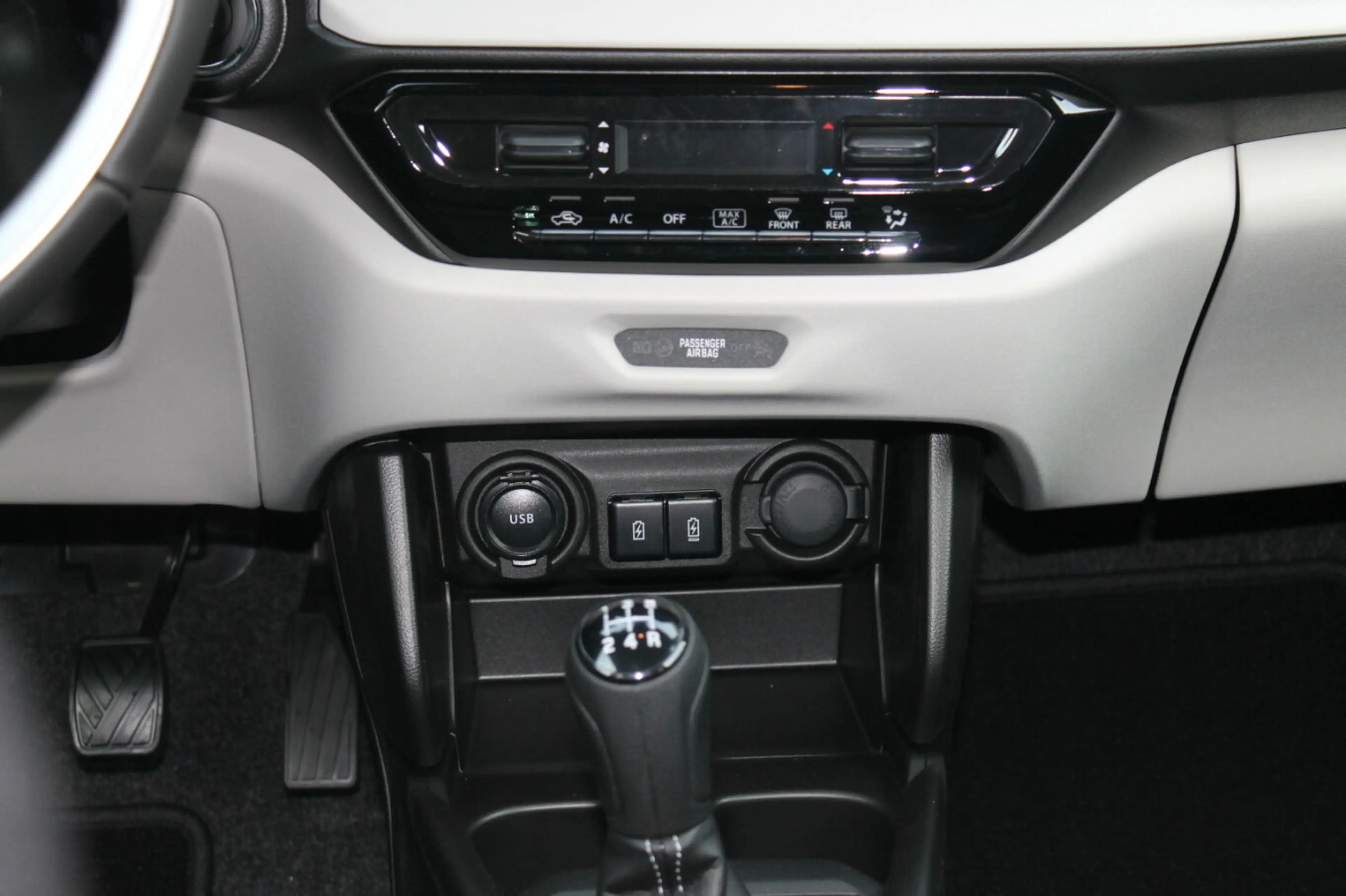 Suzuki Swift 1.2 Comfort Hybrid — photo 9