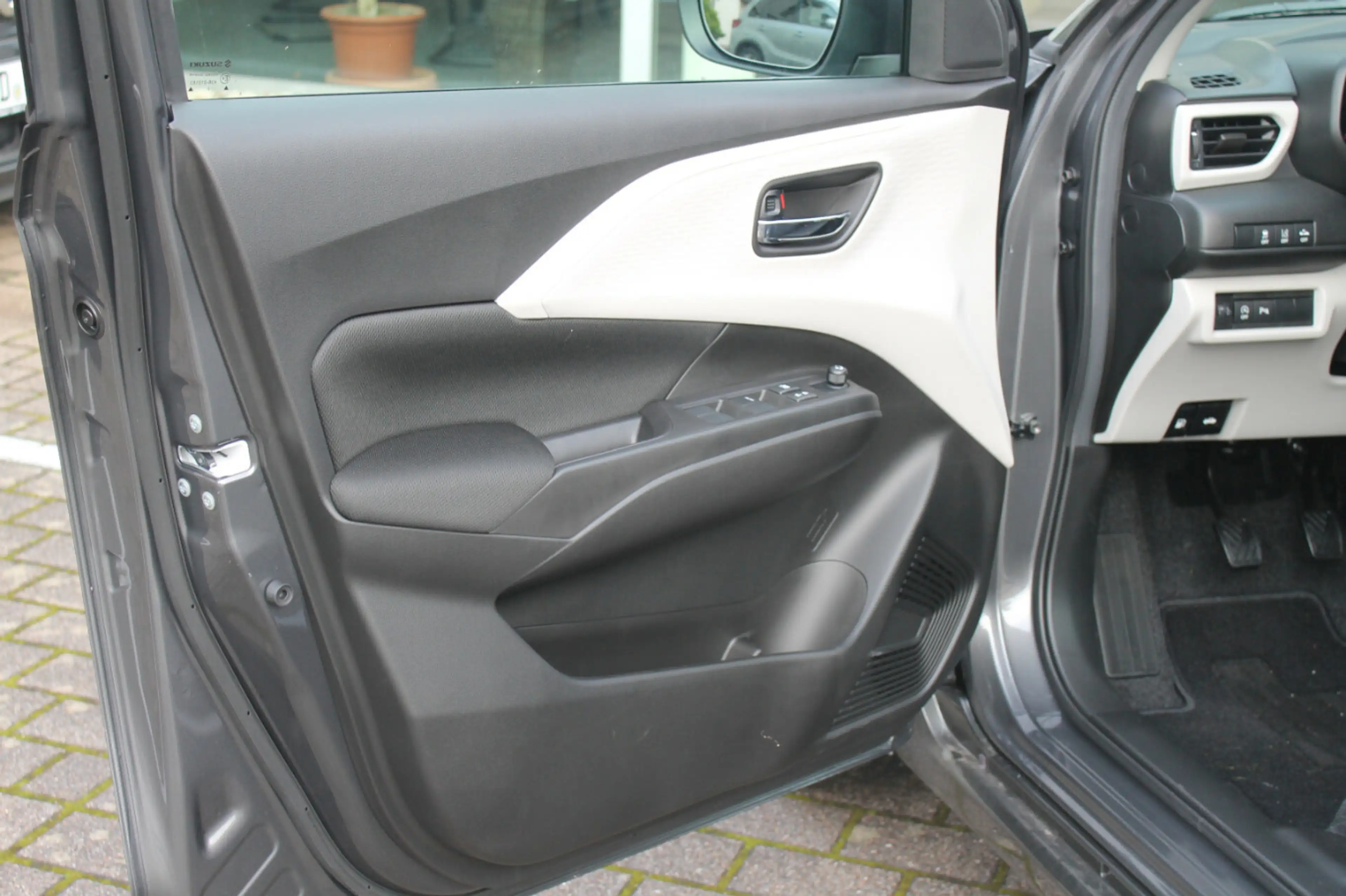 Suzuki Swift 1.2 Comfort Hybrid — photo 10