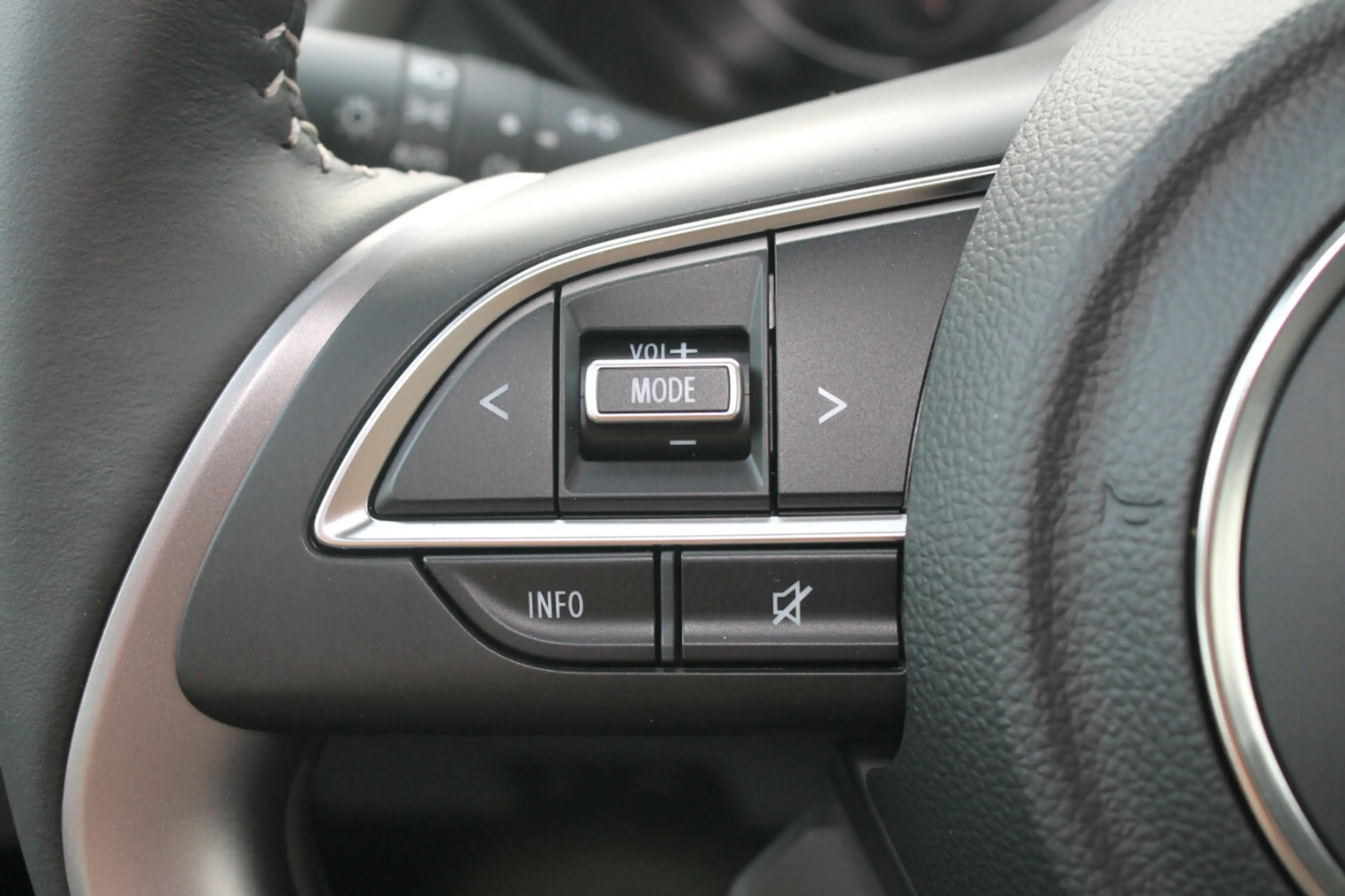 Suzuki Swift 1.2 Comfort Hybrid — photo 6