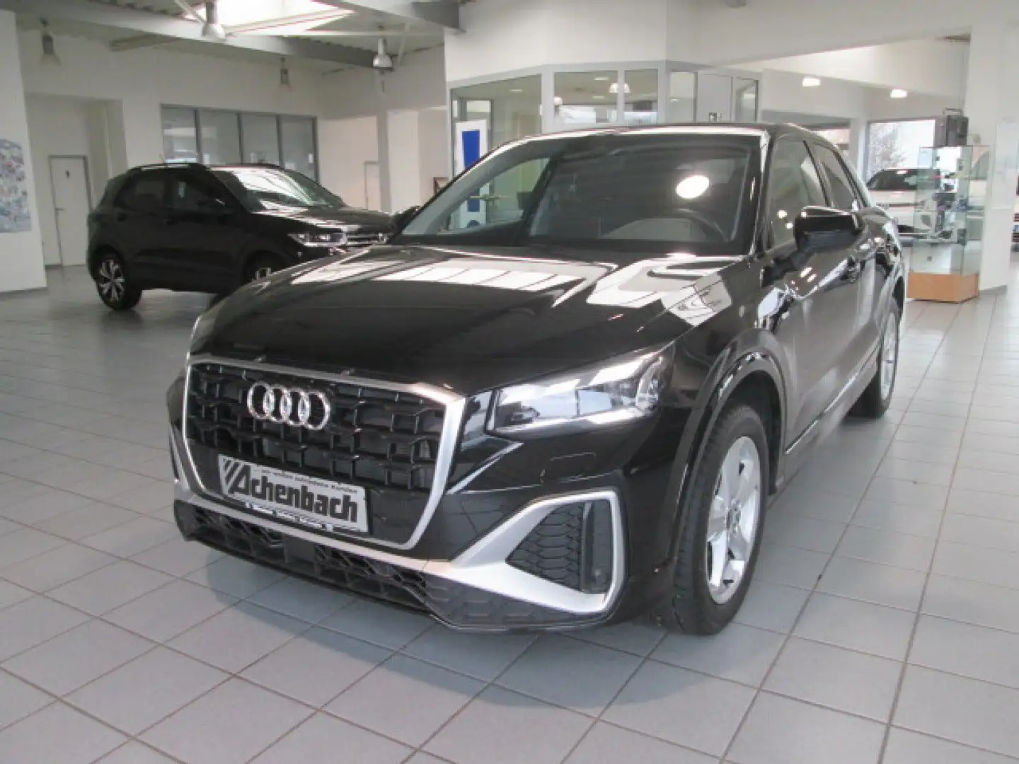Audi Q2 S-Line 1.5 TFSI DSG, AHK, Matrix LED, Navi Zwart - 2
