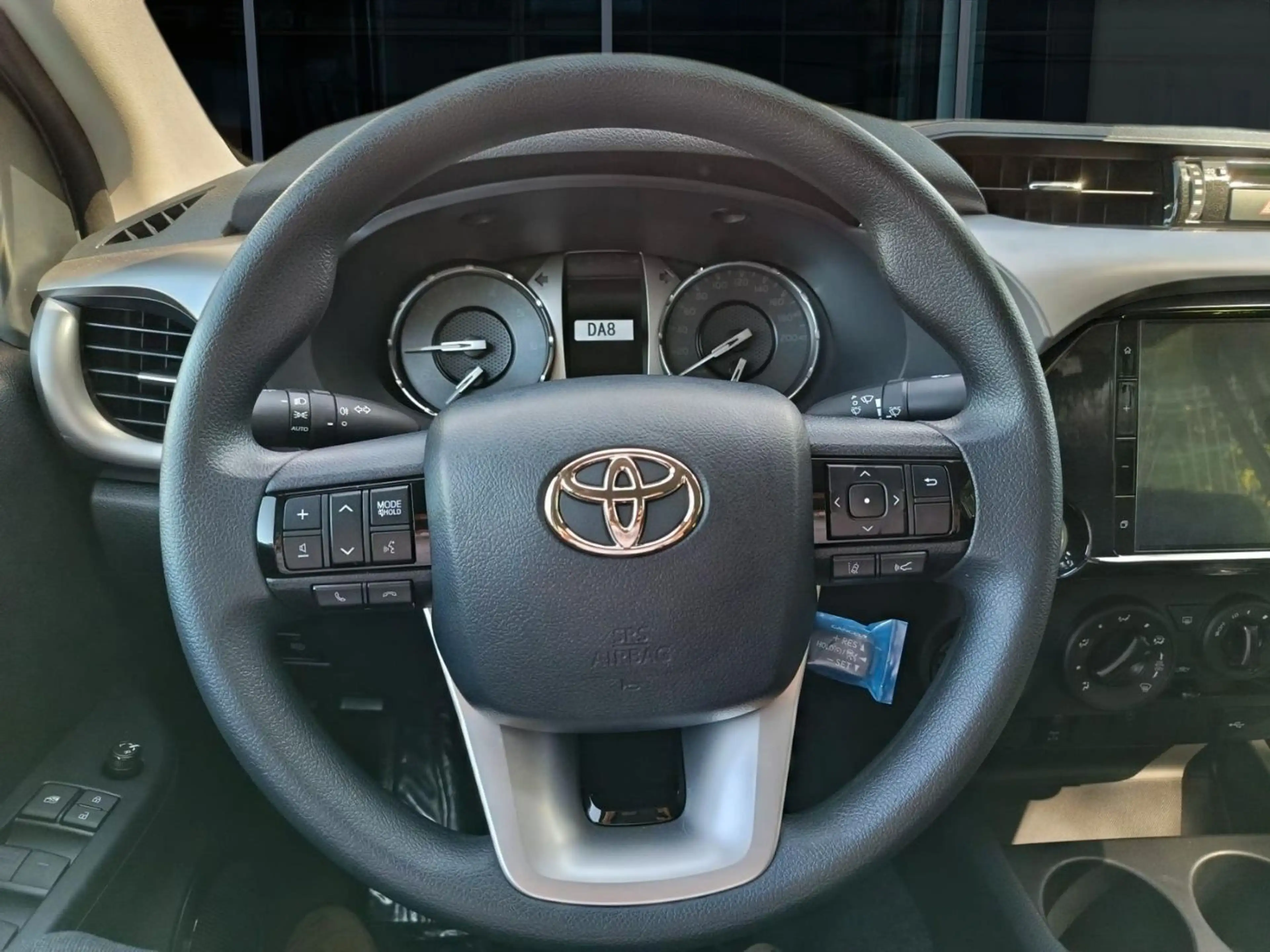 Toyota Hilux 2.4 D-4D 4WD Aut. DoKa Klima Kamera Carpla — photo 4