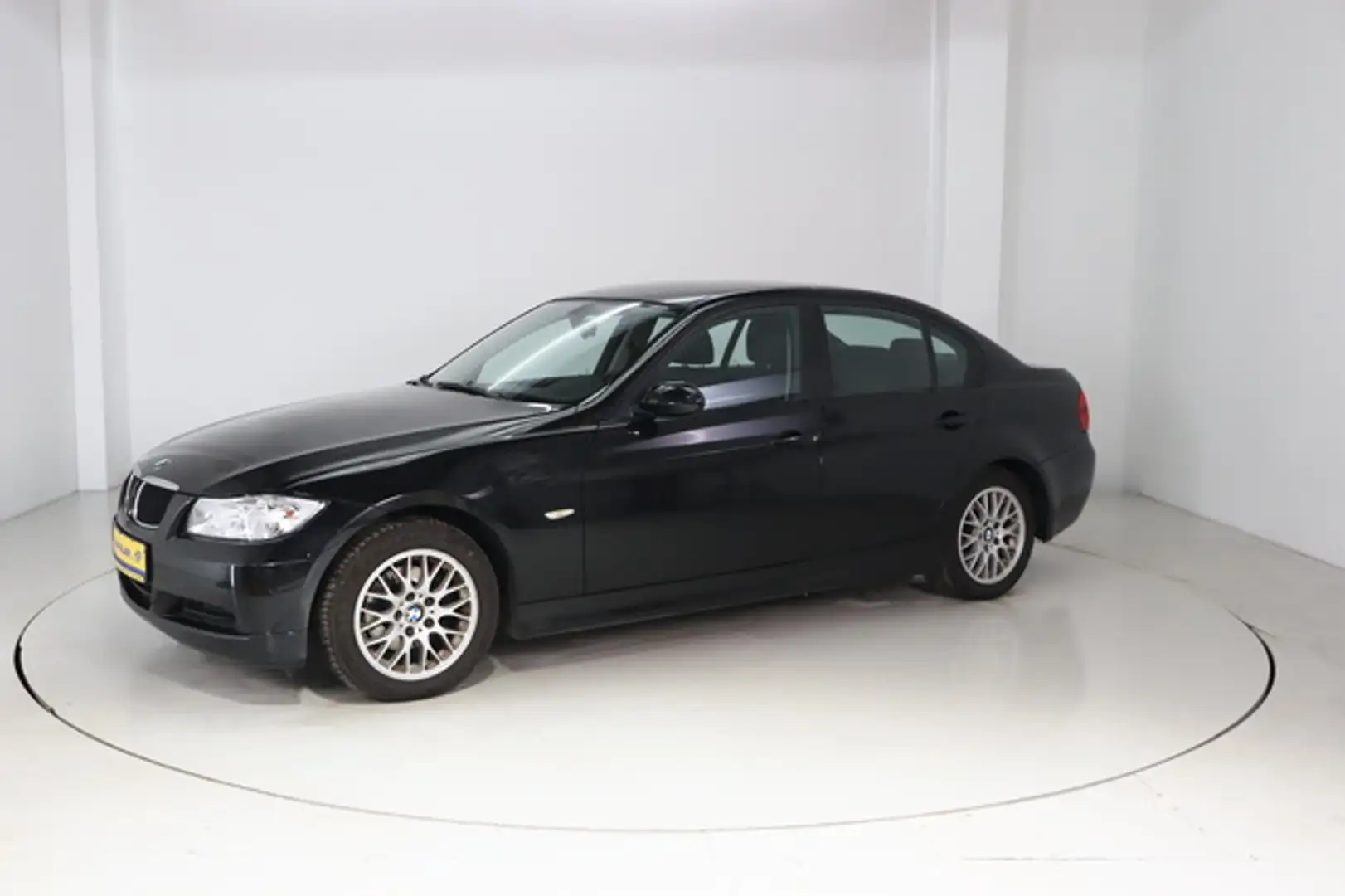 BMW 320 i Klima Schwarz - 1