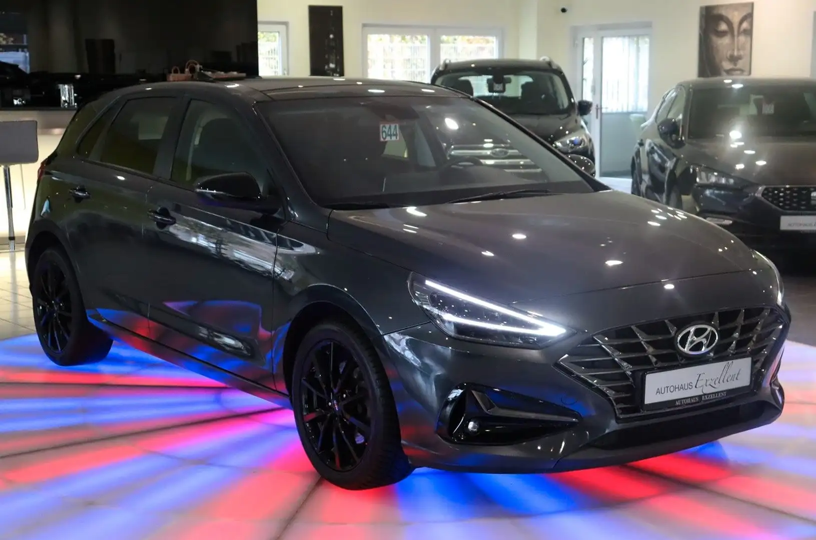 Hyundai i30 Intro Edition*LED*ALU*NAVI*SHZ*PANO*TEMPOMAT Grau - 2