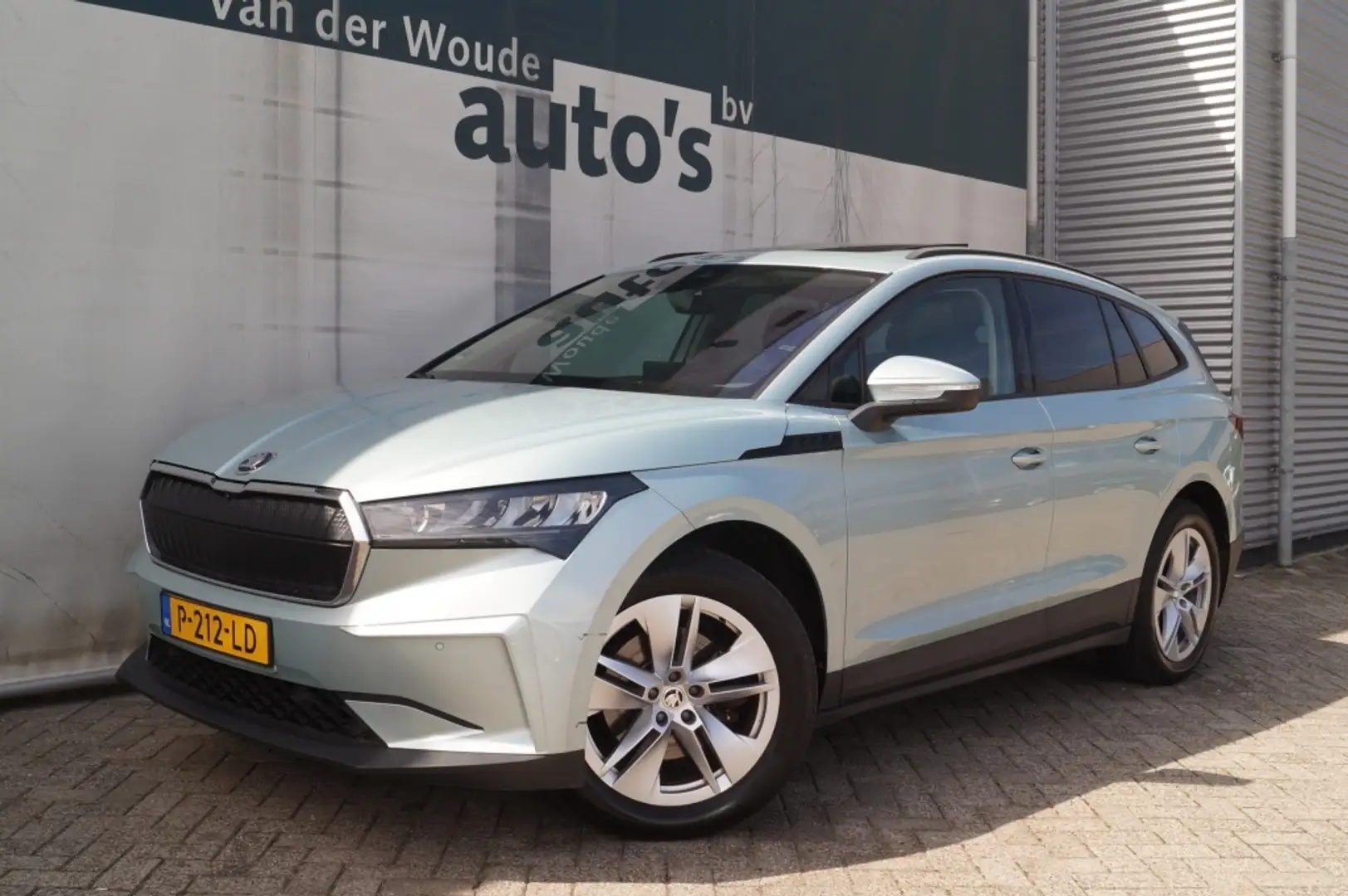 Skoda Enyaq iV 60 180pk 62kWh -PANO-LED-NAVI-ECC-PDC-ACC- Gris - 2