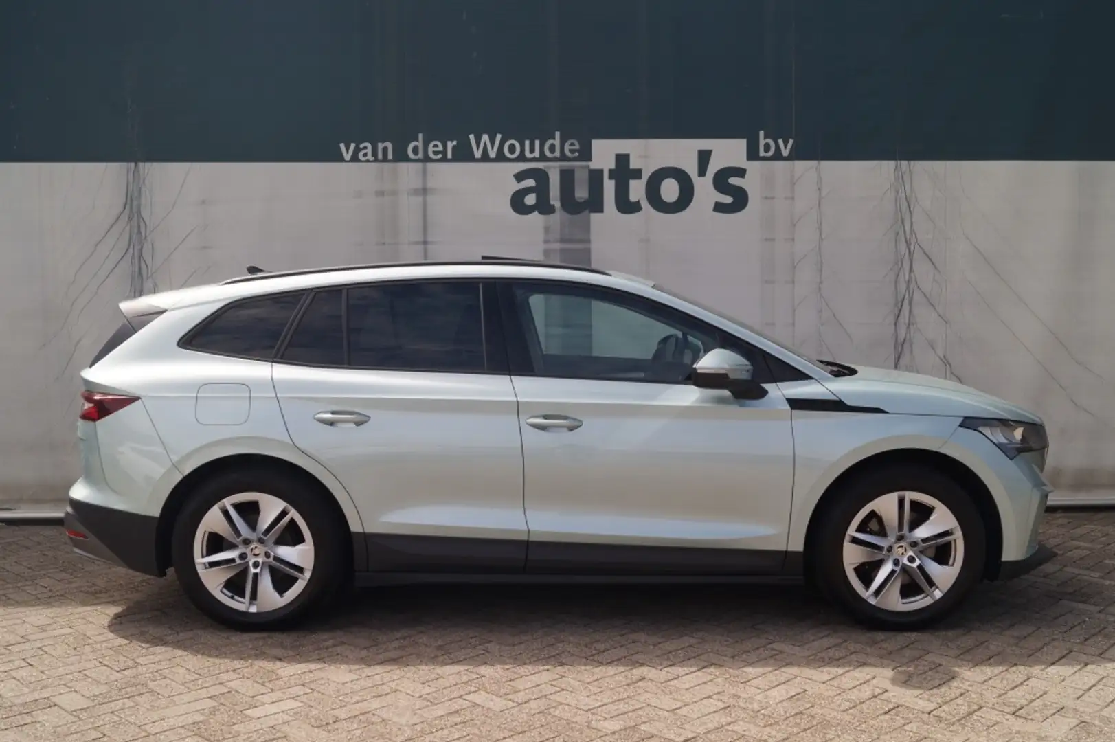 Skoda Enyaq iV 60 180pk 62kWh -PANO-LED-NAVI-ECC-PDC-ACC- Gris - 1