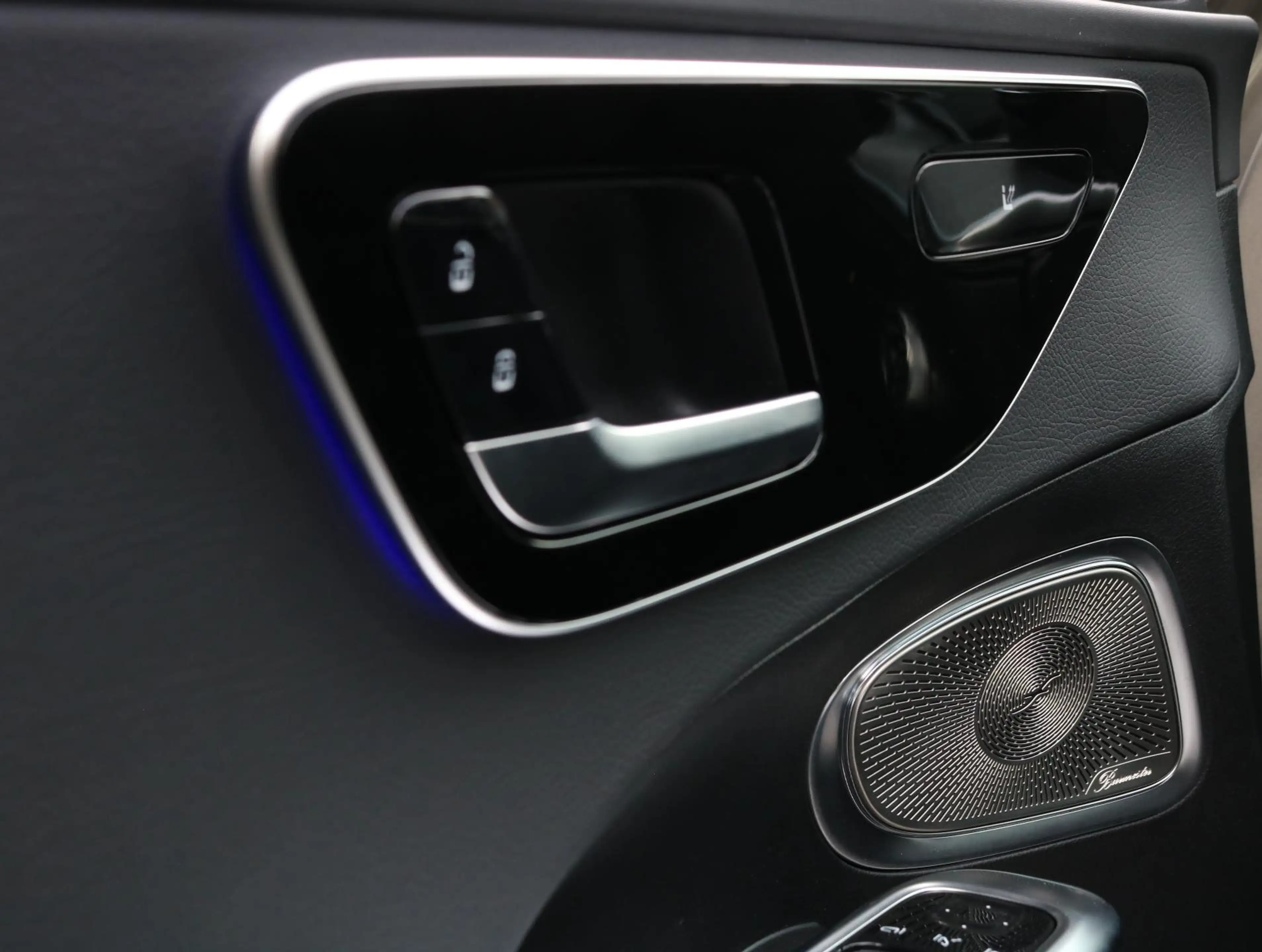 Mercedes-Benz C 200 AMG Line — photo 10