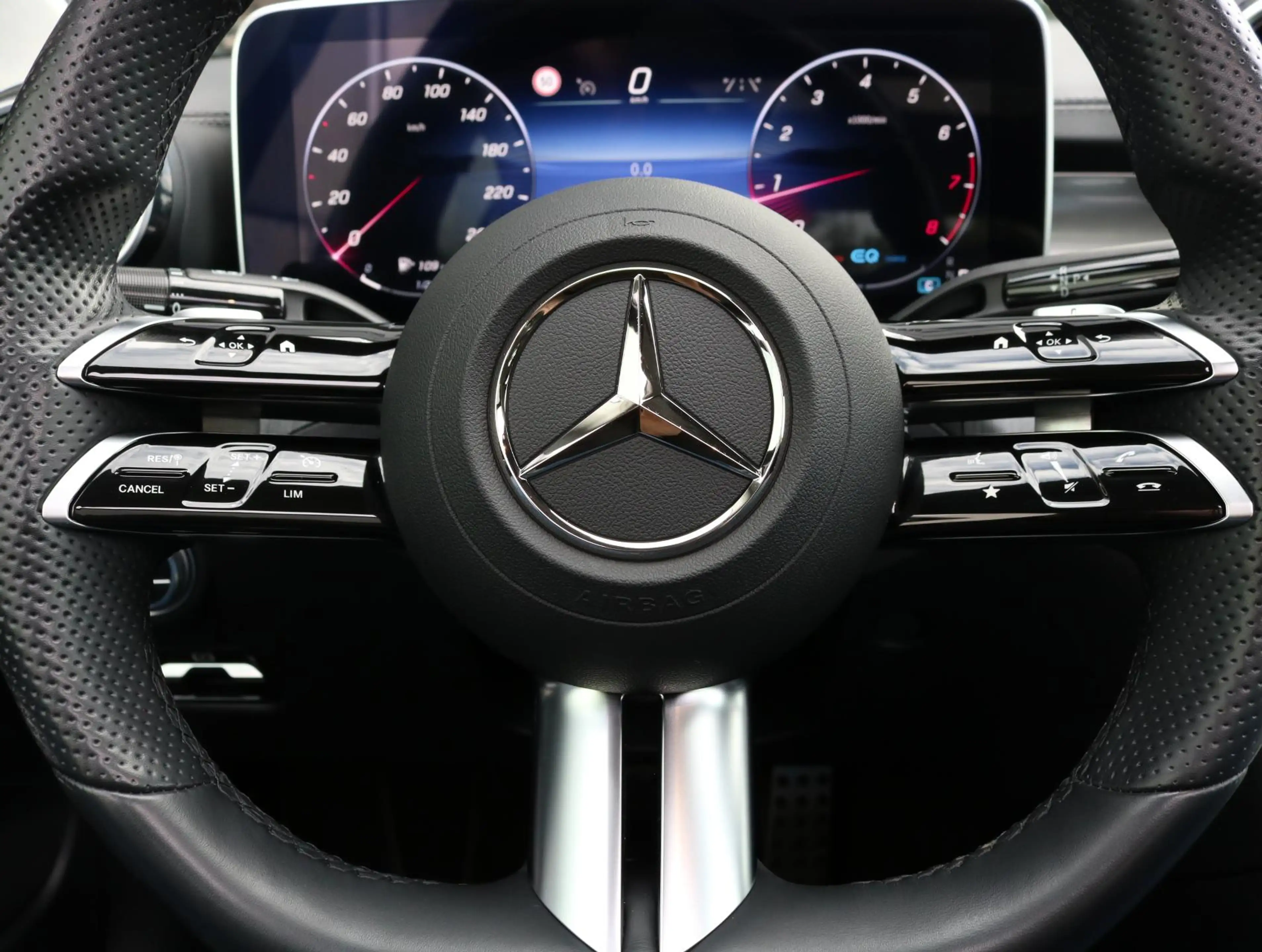 Mercedes-Benz C 200 AMG Line — photo 9