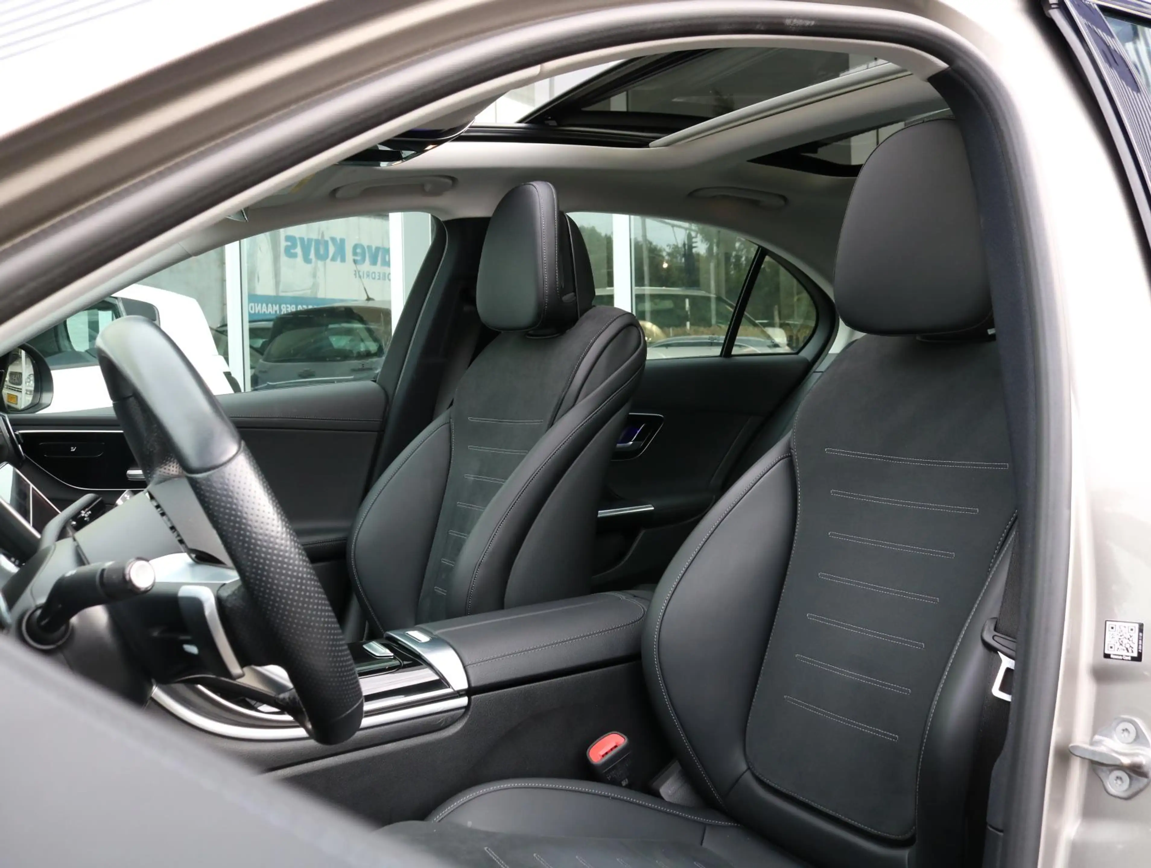 Mercedes-Benz C 200 AMG Line — photo 2
