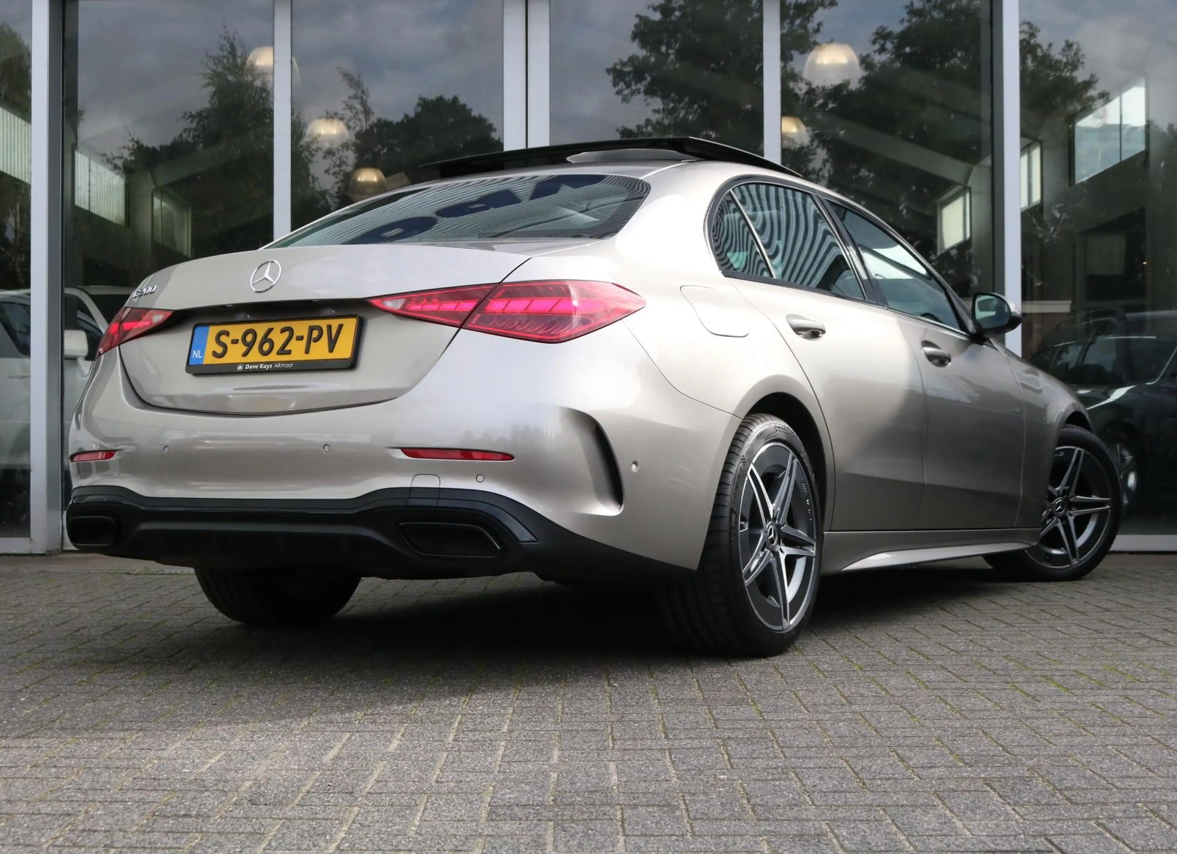 Mercedes-Benz C 200 AMG Line — photo 13