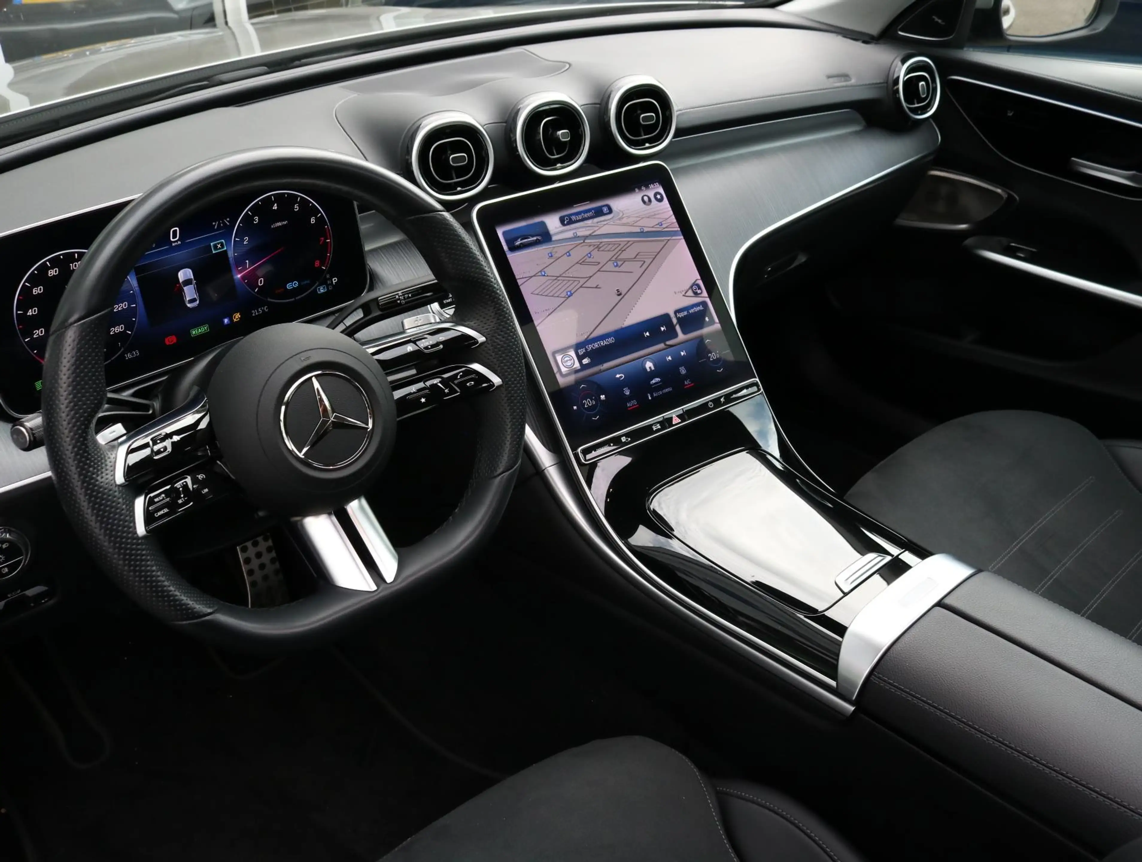 Mercedes-Benz C 200 AMG Line — photo 3