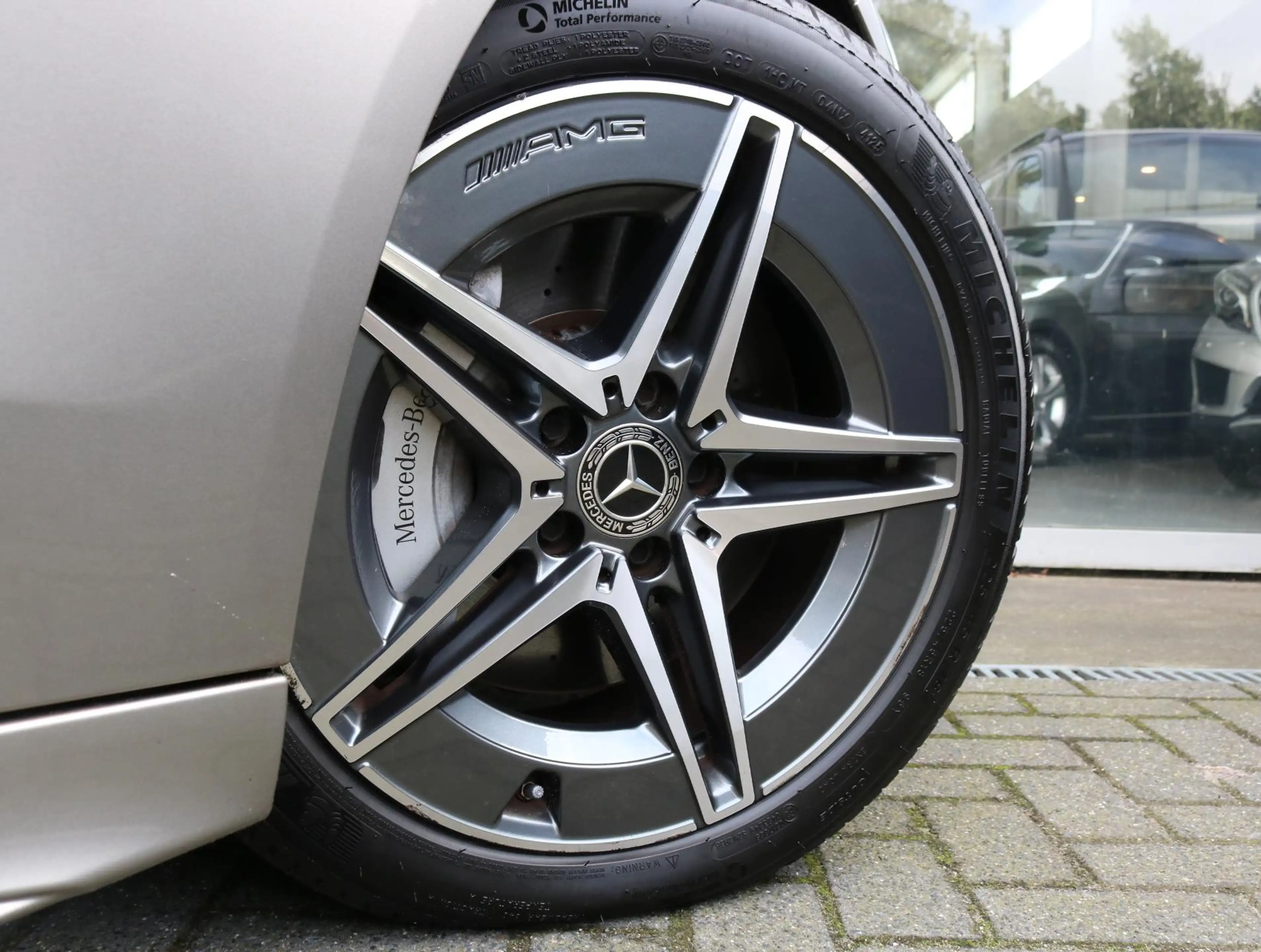 Mercedes-Benz C 200 AMG Line — photo 14