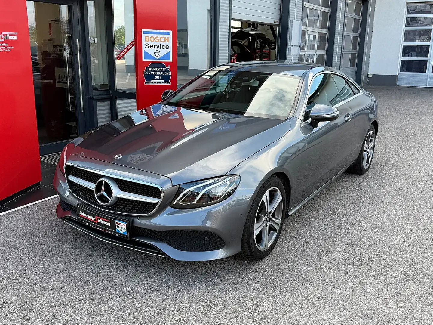Mercedes-Benz E 220 d Aut. Gris - 2