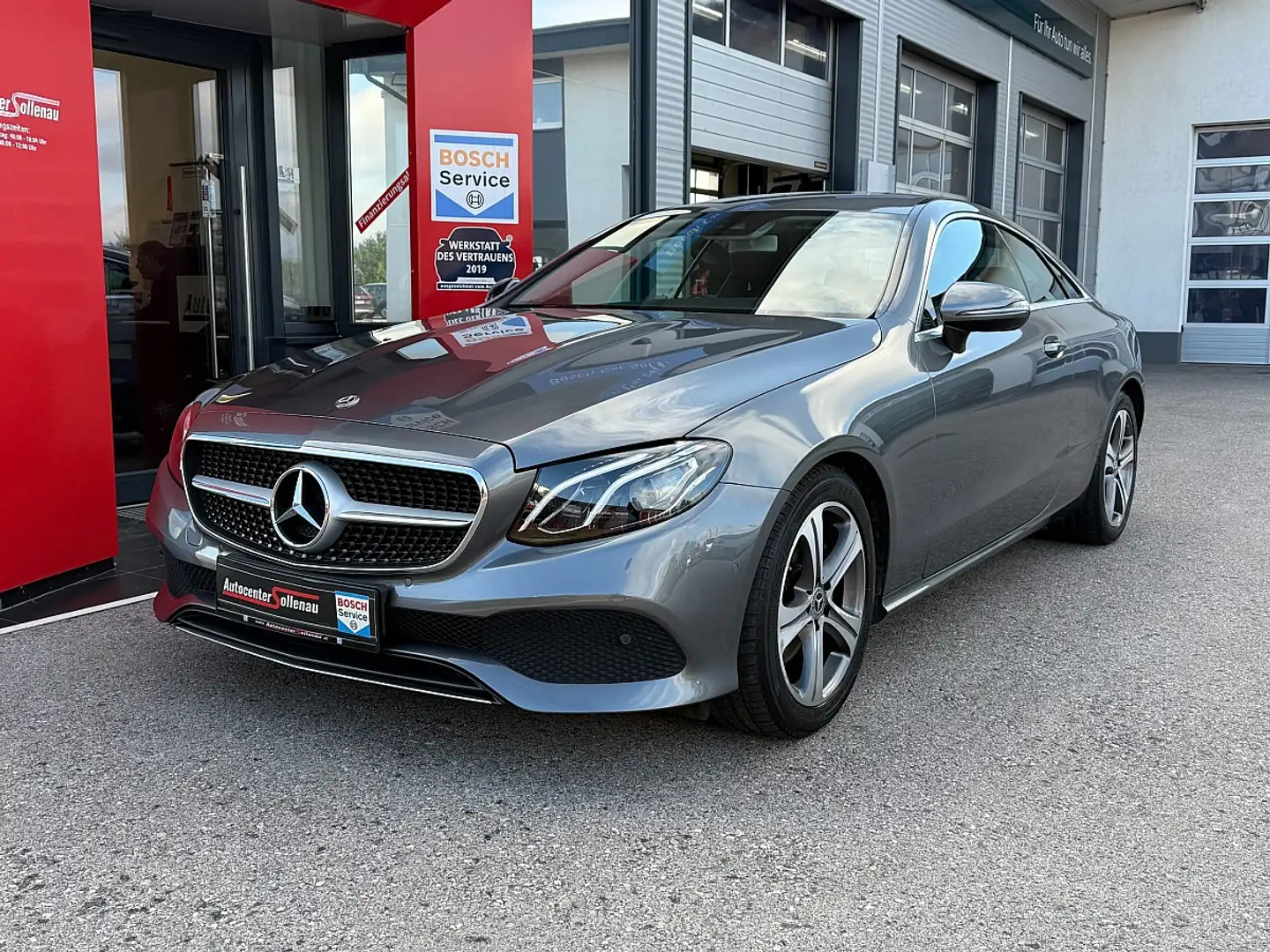 Mercedes-Benz E 220 d Aut. Gris - 1
