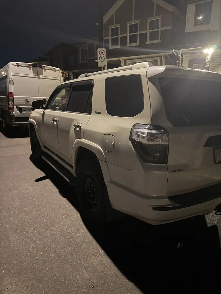 Toyota 4-Runner снимка Toyota 4-Runner