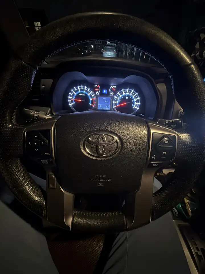 Toyota 4-Runner снимка Toyota 4-Runner