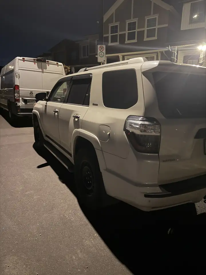 Toyota 4-Runner снимка Toyota 4-Runner