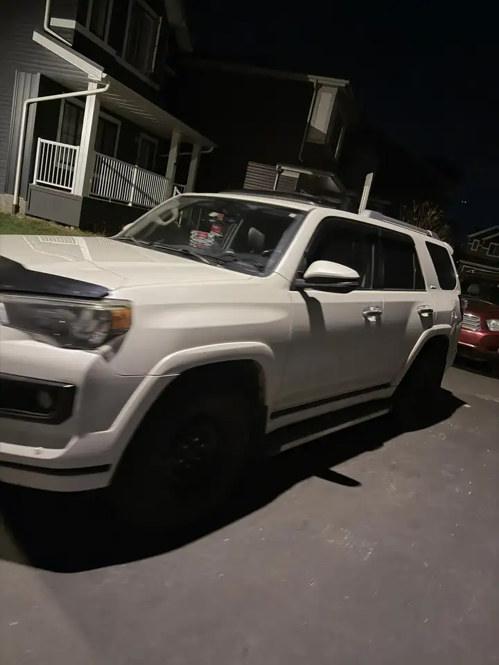 Toyota 4-Runner снимка Toyota 4-Runner