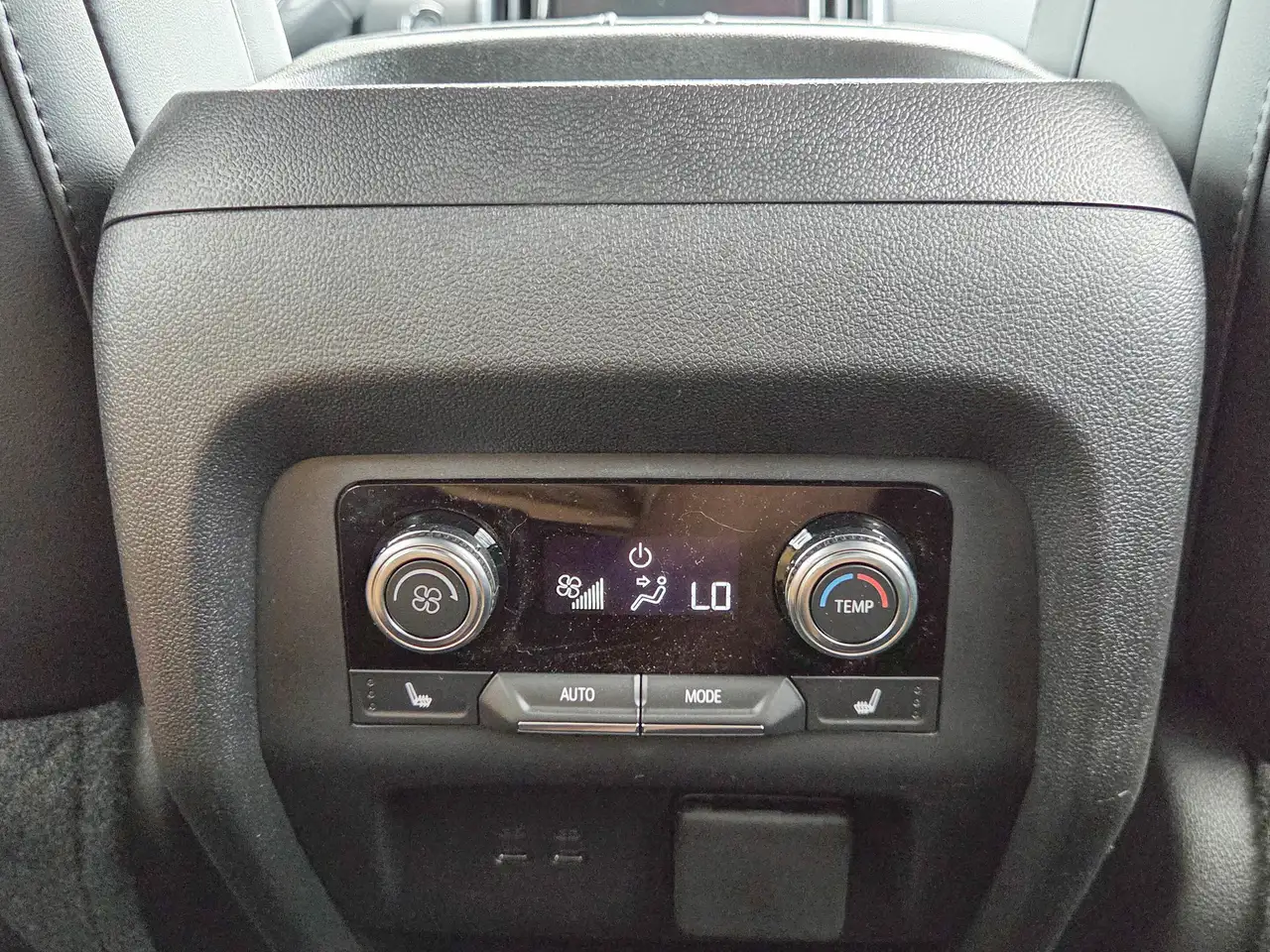 GMC Acadia снимка GMC Acadia