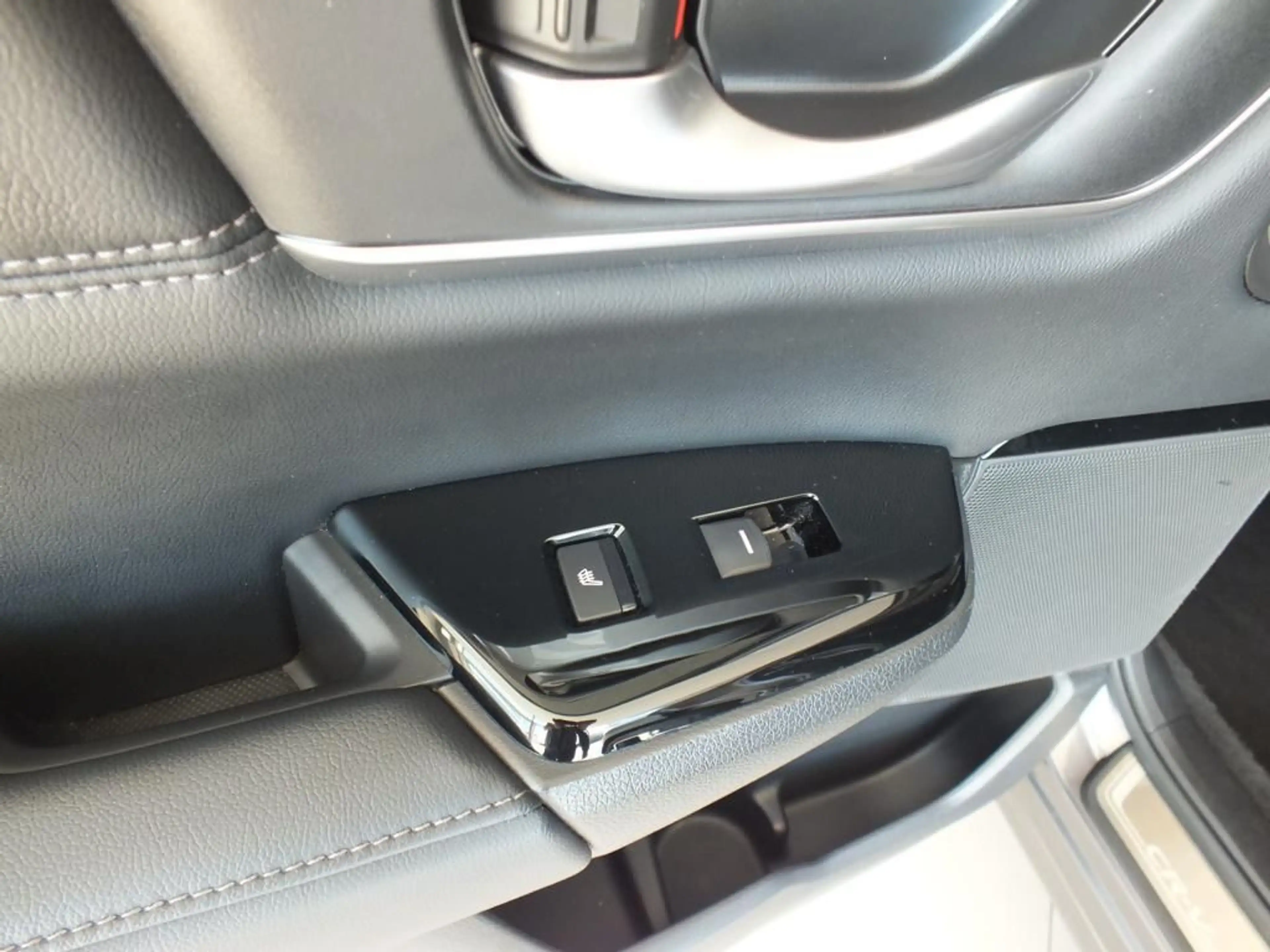 Honda CR-V 2.0 i-MMD Hybrid 4WD Executive — photo 11