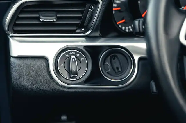 Porsche 911 view 7