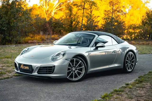 Porsche 911 view 2