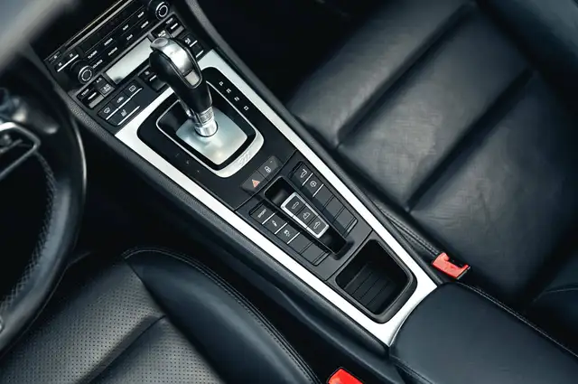 Porsche 911 view 9