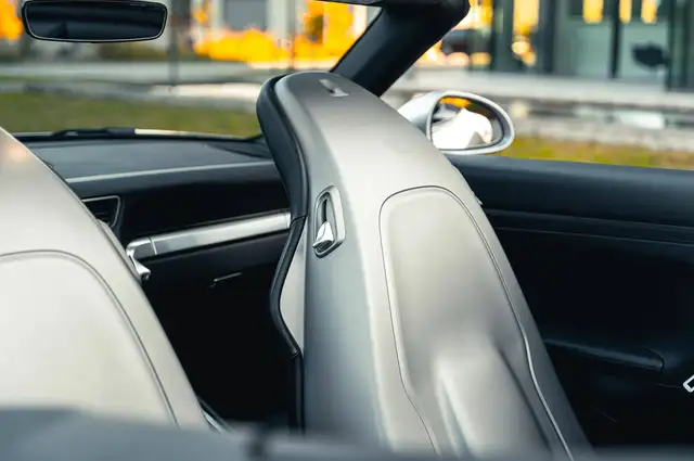 Porsche 911 view 11