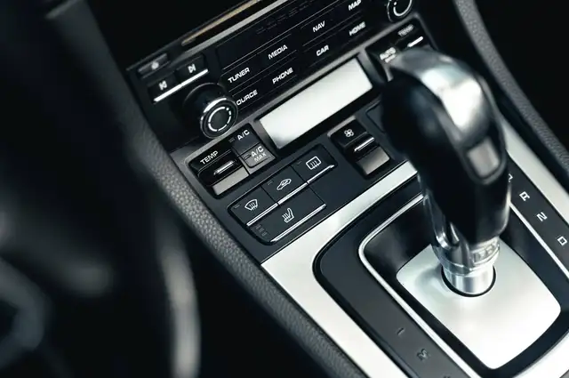 Porsche 911 view 8