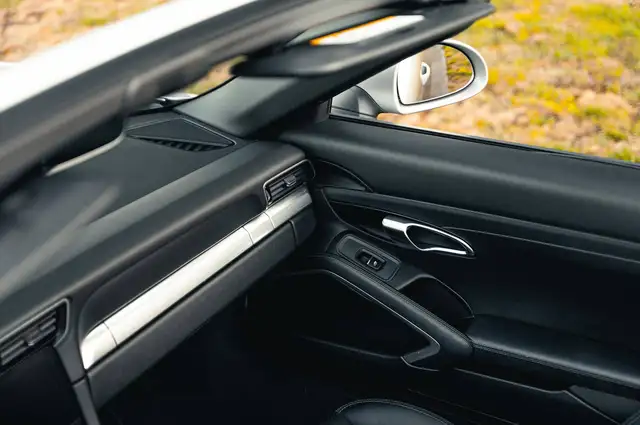 Porsche 911 view 6